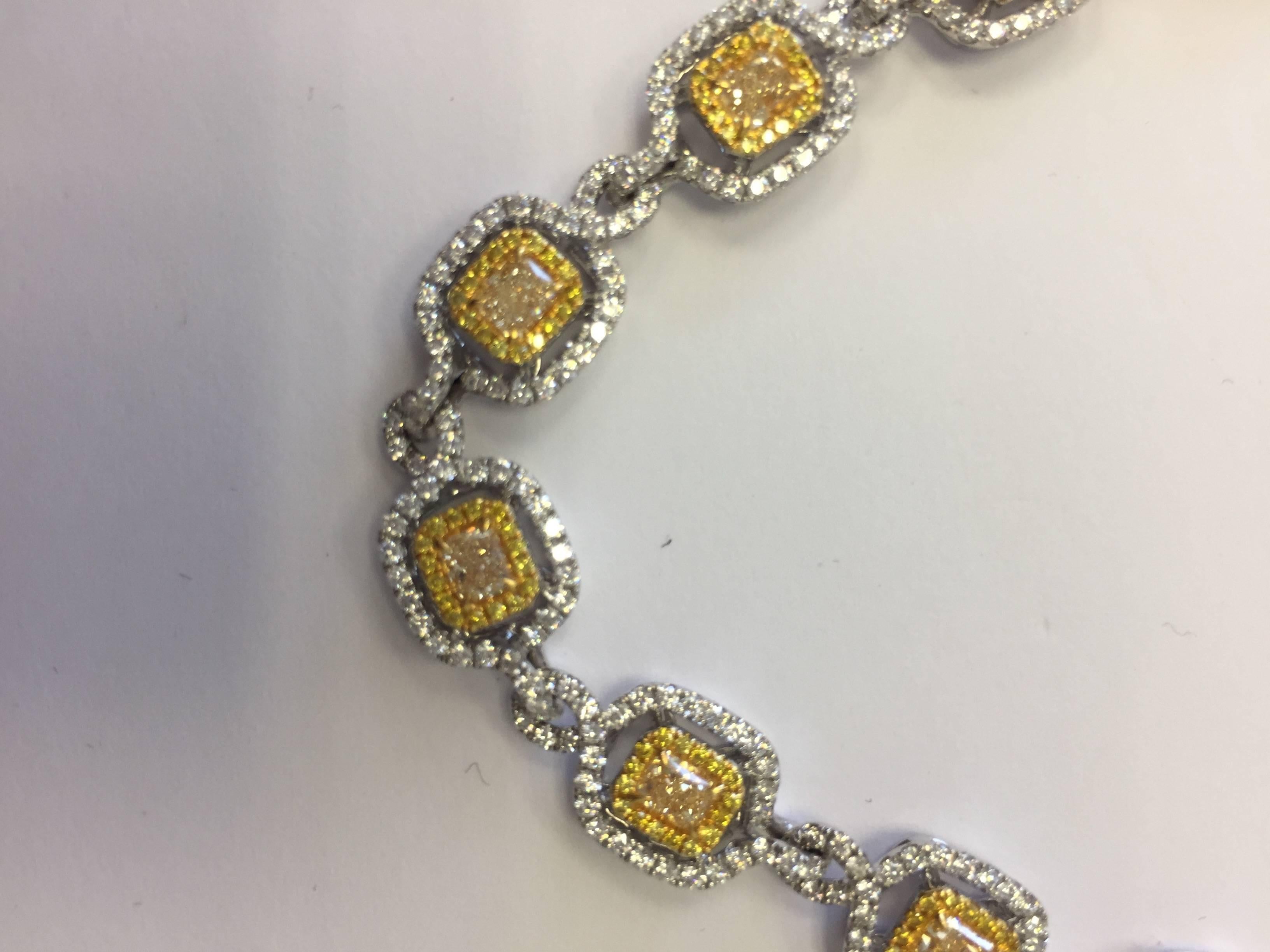 Canary Yellow Diamond and White Diamond Necklace in 18 Karat In New Condition In Los Angeles, CA