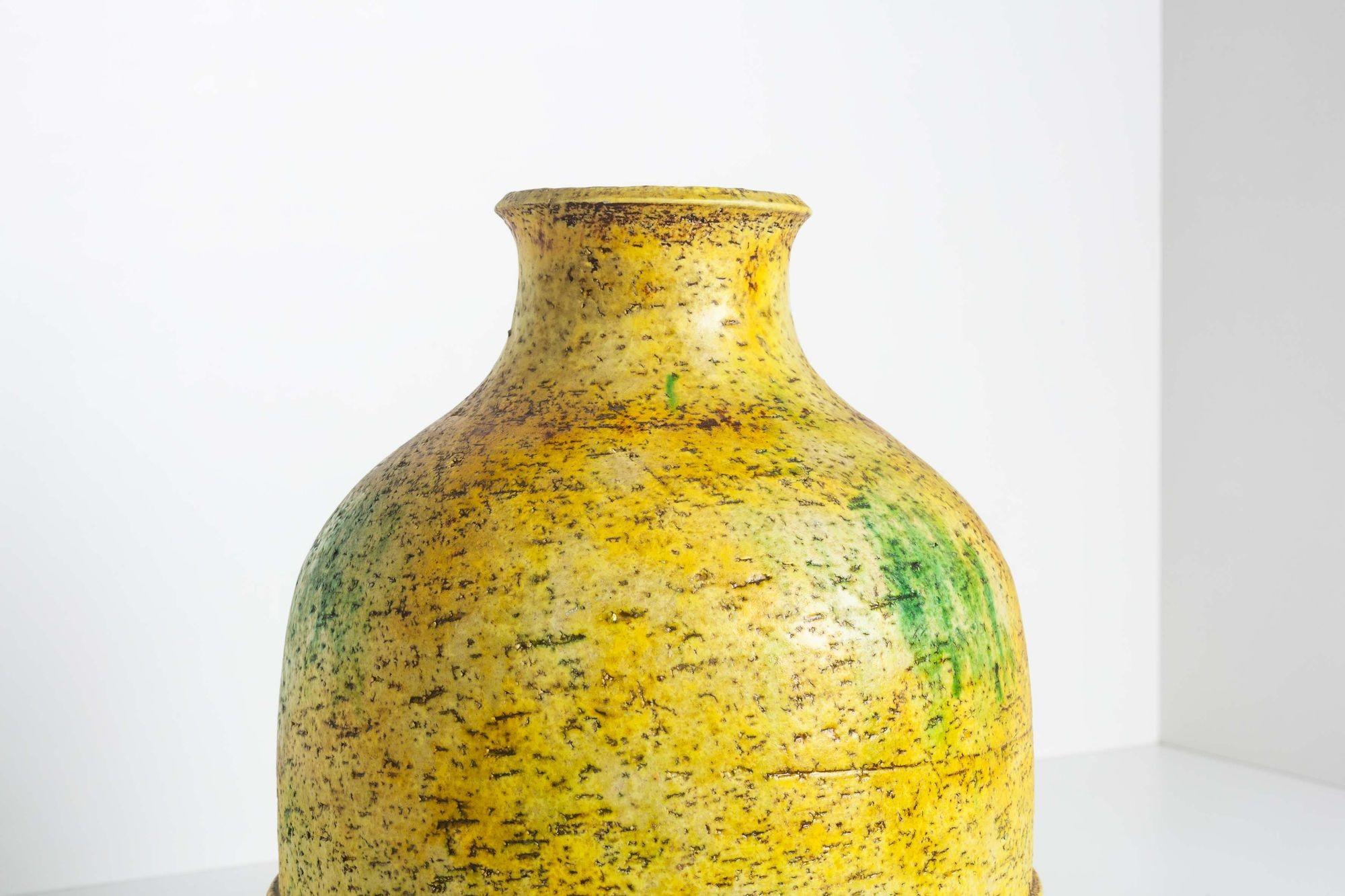 Canary Gelbe Fantoni-Vase mit grünen Highlights für Raymor (Glasiert) im Angebot