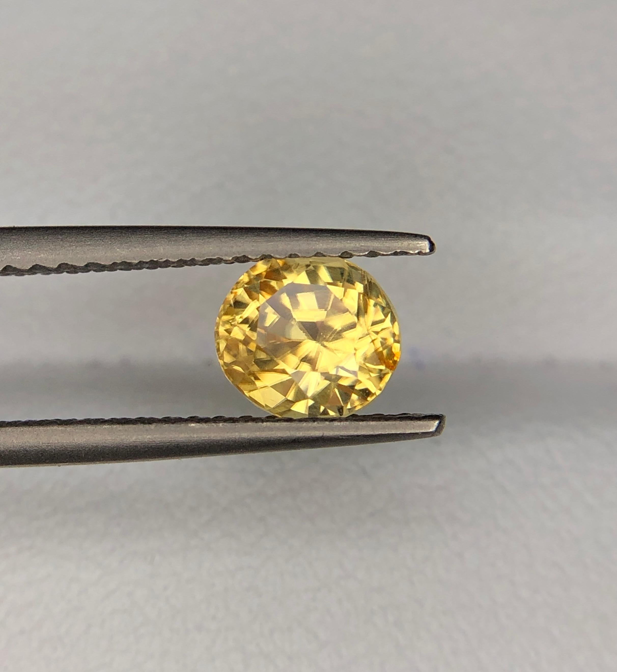 Oval Cut Canary Yellow Sapphire 1.67 ct No Heat  For Sale