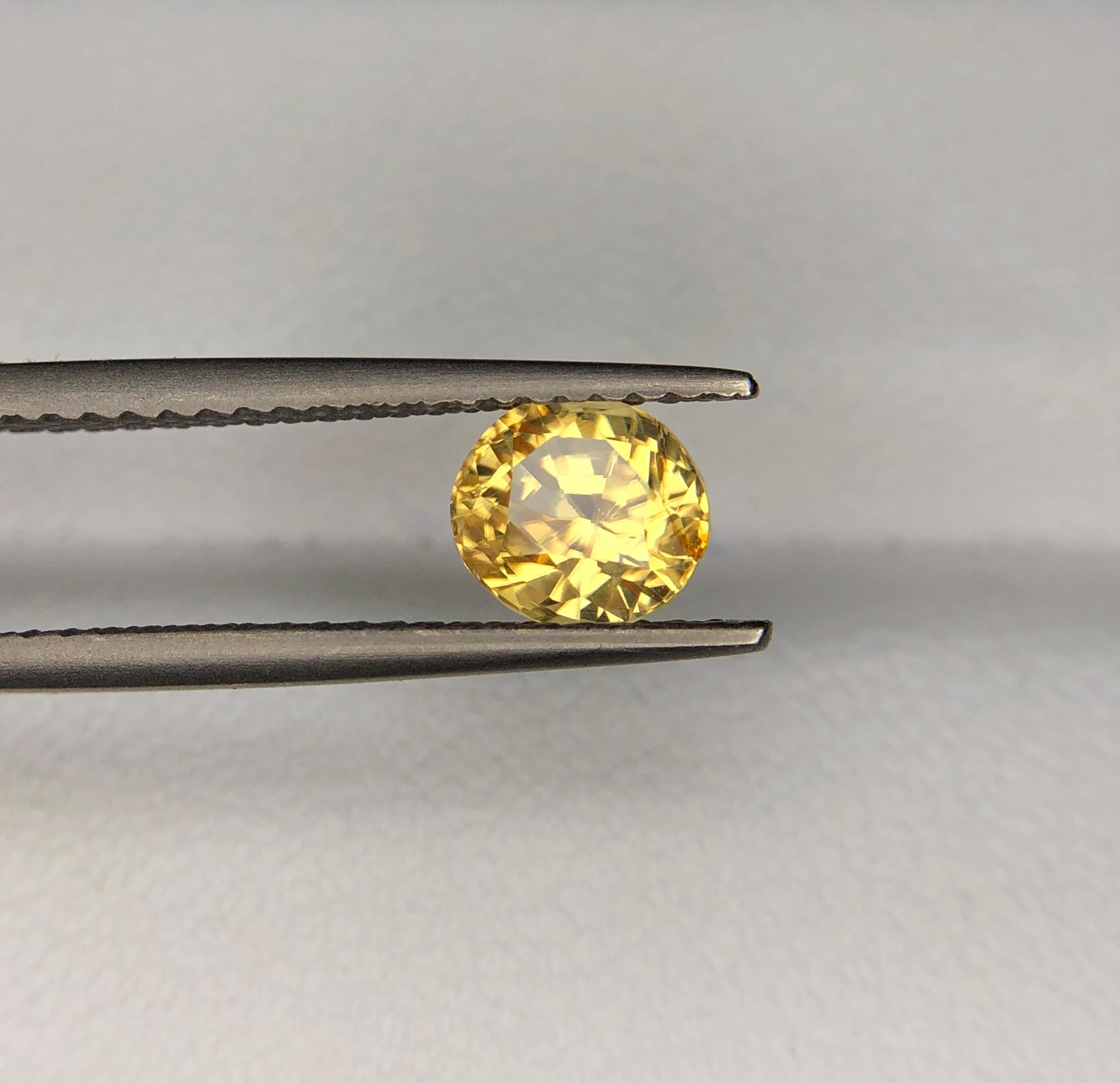 Women's or Men's Canary Yellow Sapphire 1.67 ct No Heat  For Sale