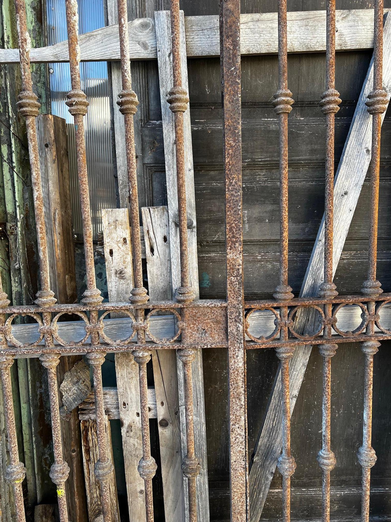 Italian Cancello in ferro battuto a due battenti con puntali, italia in vendita