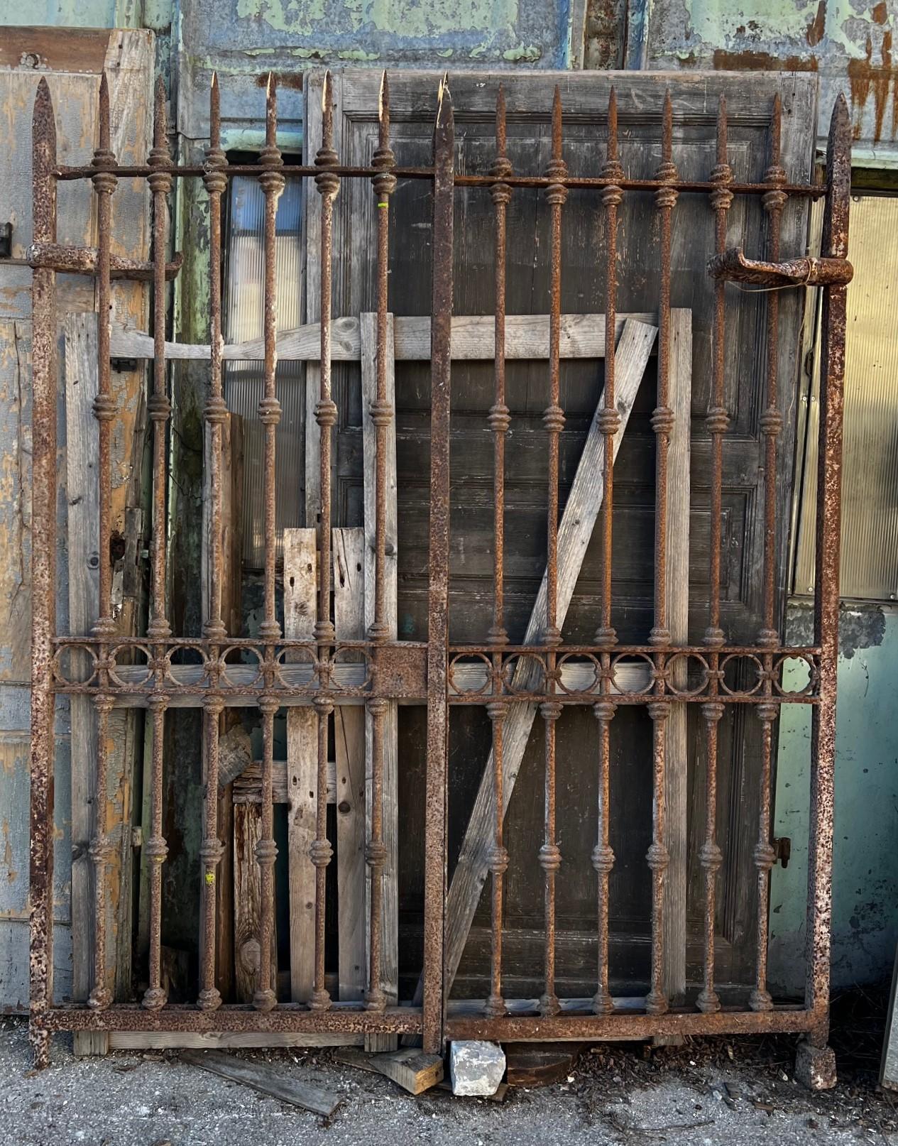 19th Century Cancello in ferro battuto a due battenti con puntali, italia in vendita