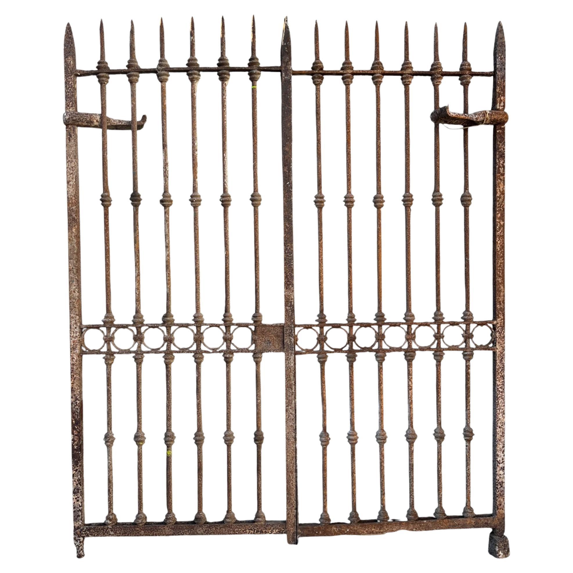 Cancello in ferro battuto a due battenti con puntali, italia in vendita