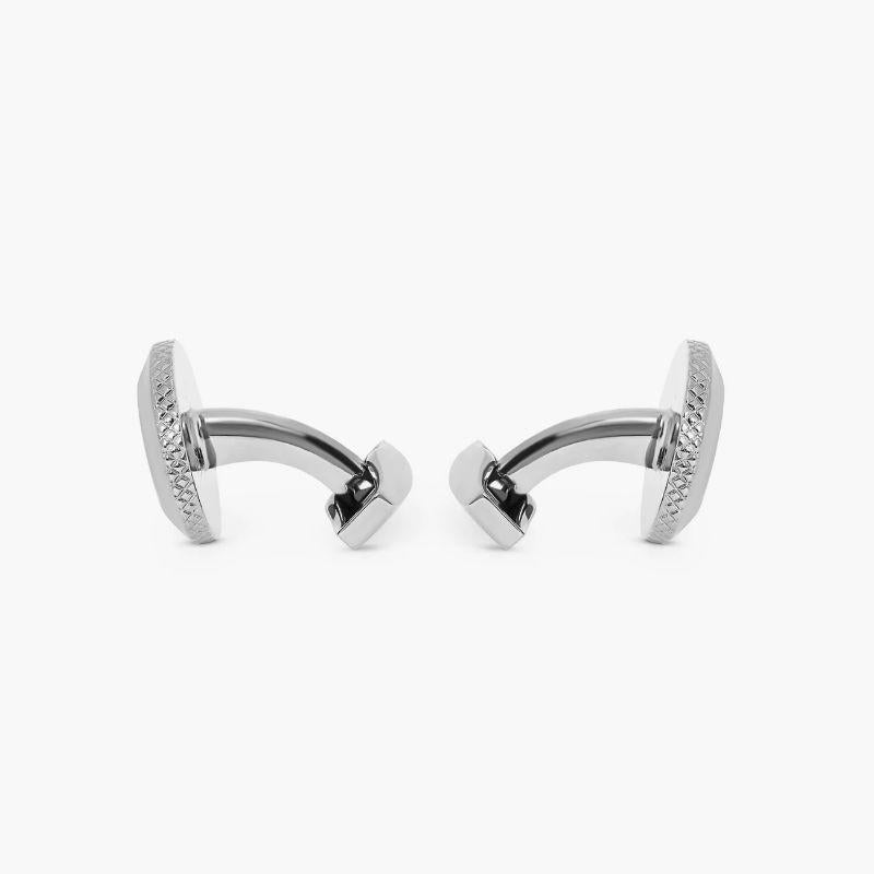Cancer cufflinks with rhodium finish

Personal and meaningful, these Cancer cufflinks have been crafted and designed for your spiritual side. Featuring the zodiac sign of Cancer in a rhodium case. For people born between June 22nd - July