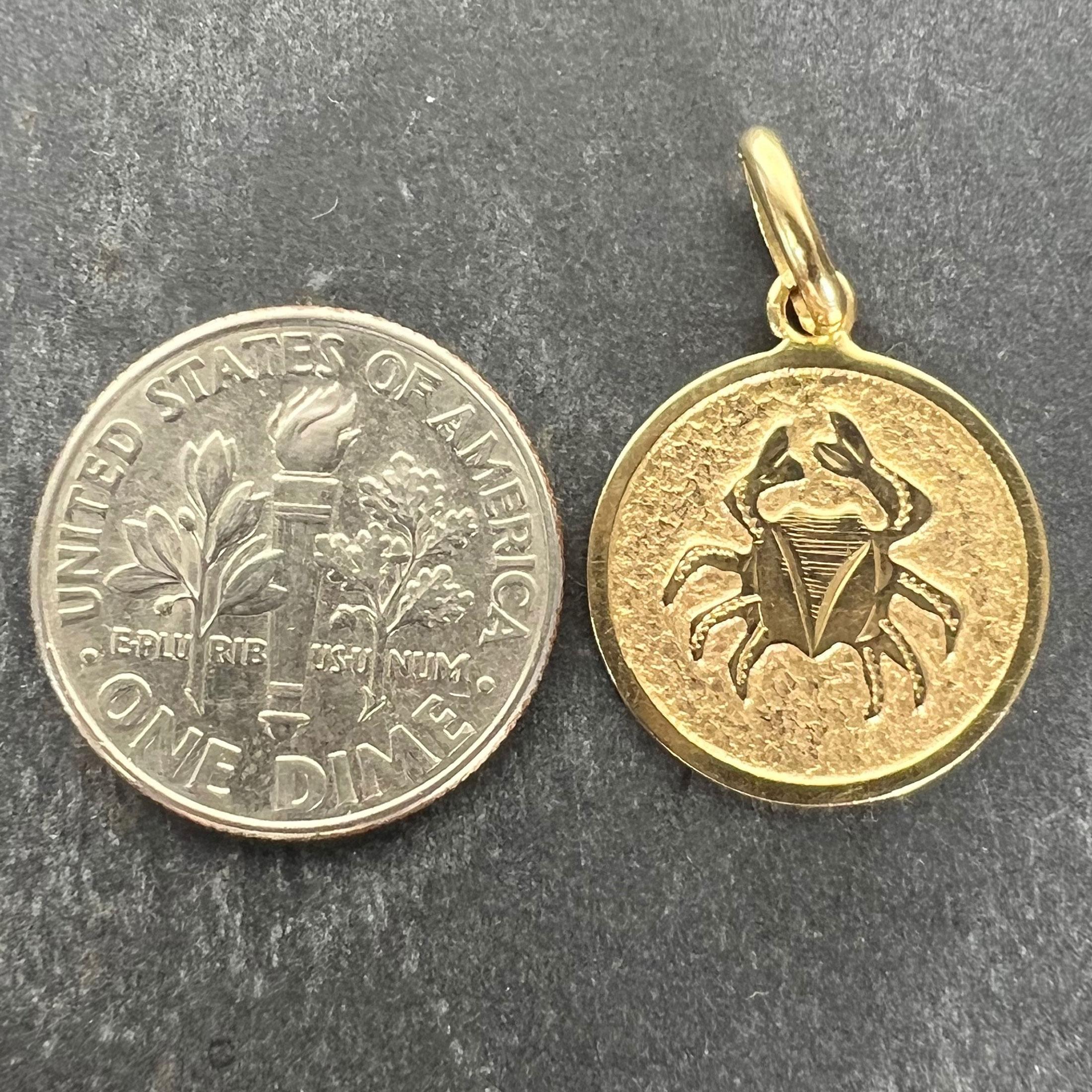 Cancer Starsign Zodiac 18K Yellow Gold Charm Medal Pendant in vendita 6