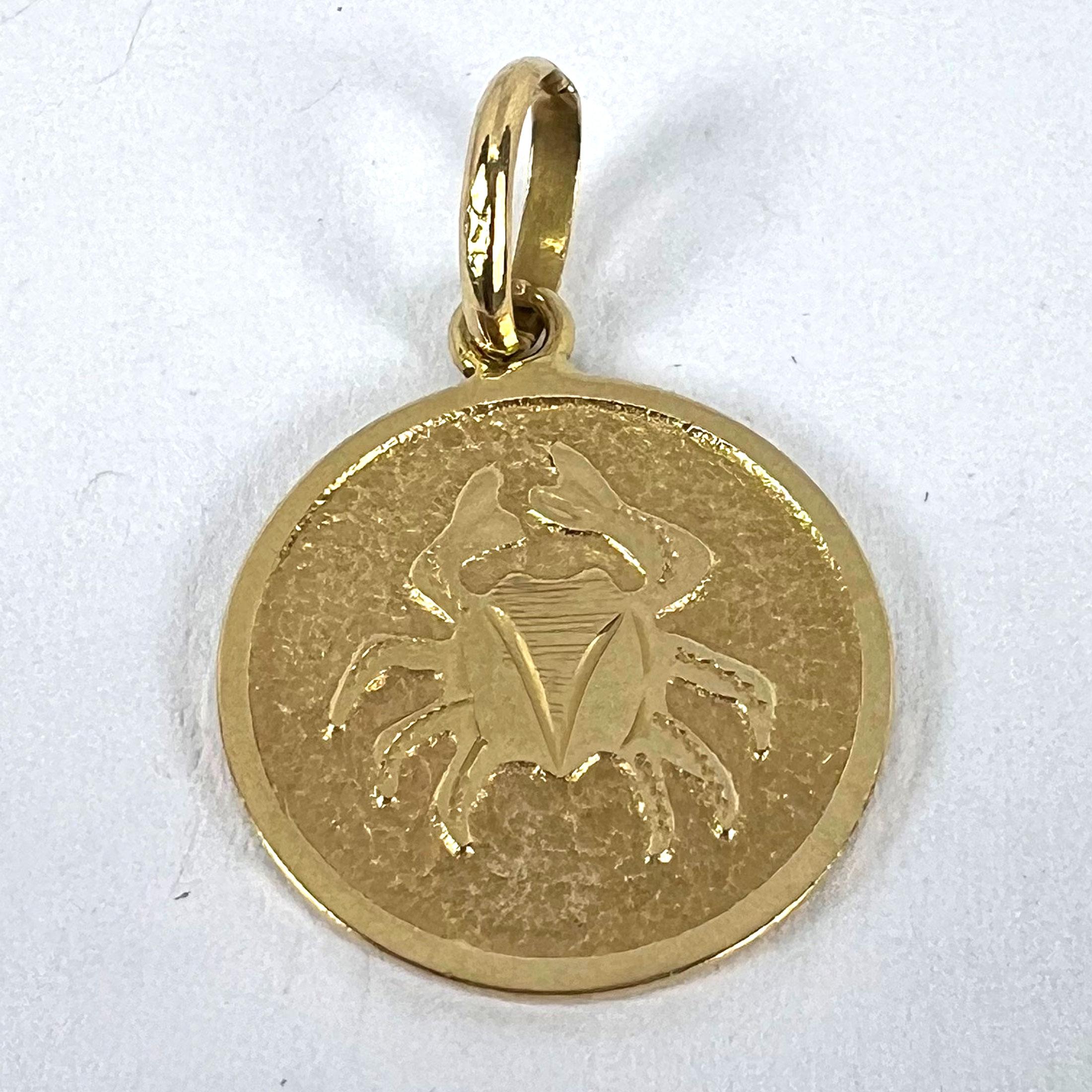Cancer Starsign Zodiac 18K Yellow Gold Charm Medal Pendant in vendita 8