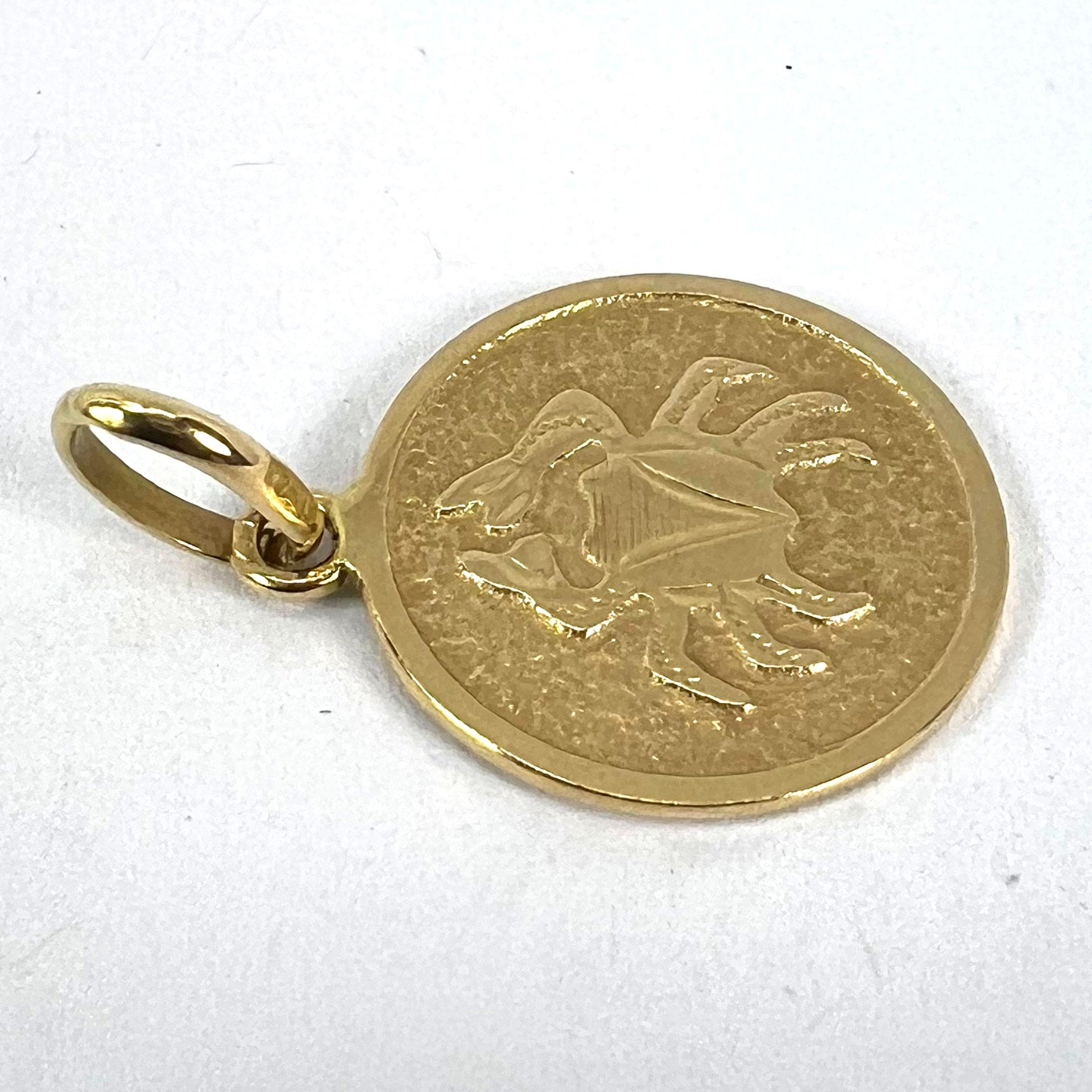 Cancer Starsign Zodiac 18K Yellow Gold Charm Medal Pendant in vendita 10