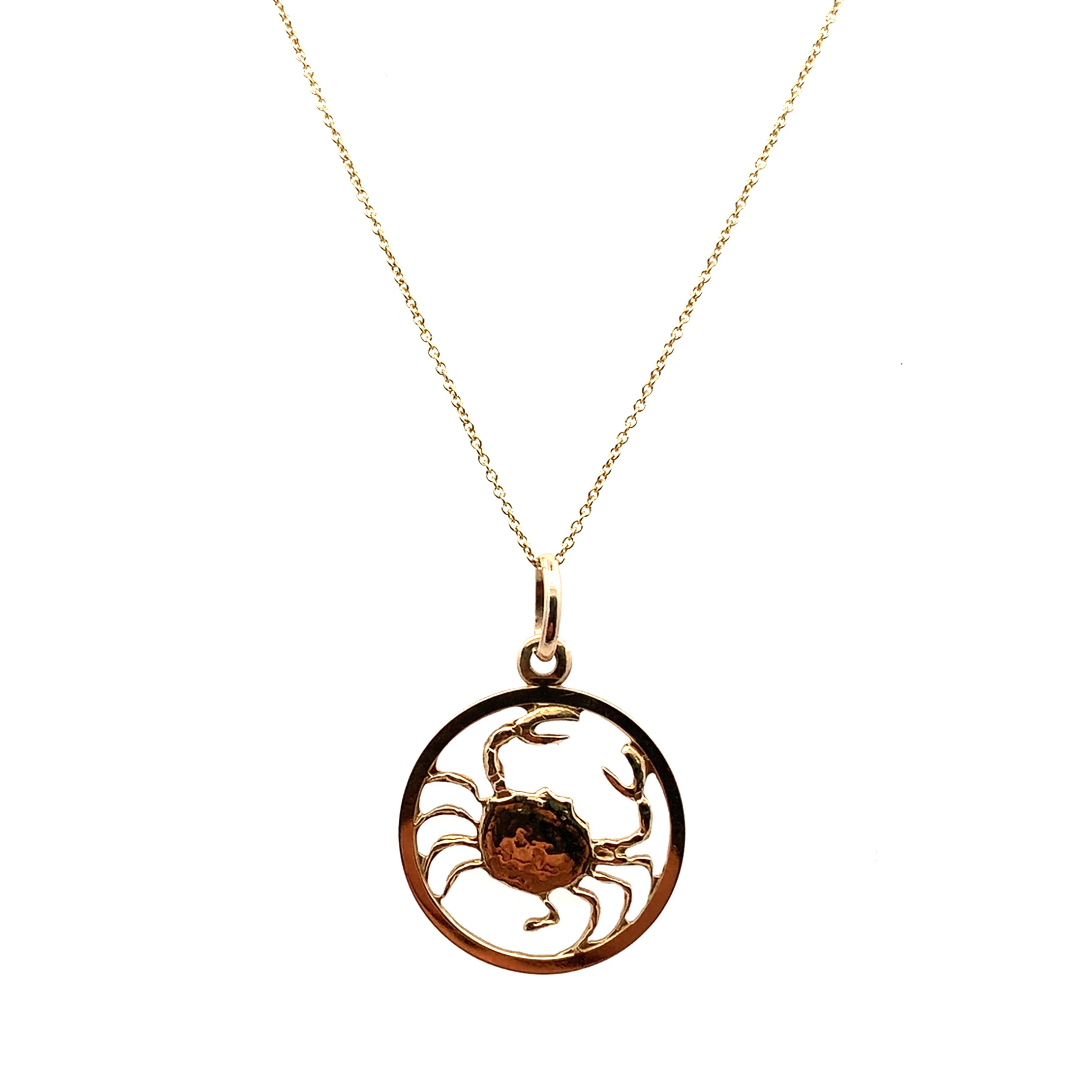 Cancer zodiac crab pendant necklace yellow gold In New Condition For Sale In London, GB