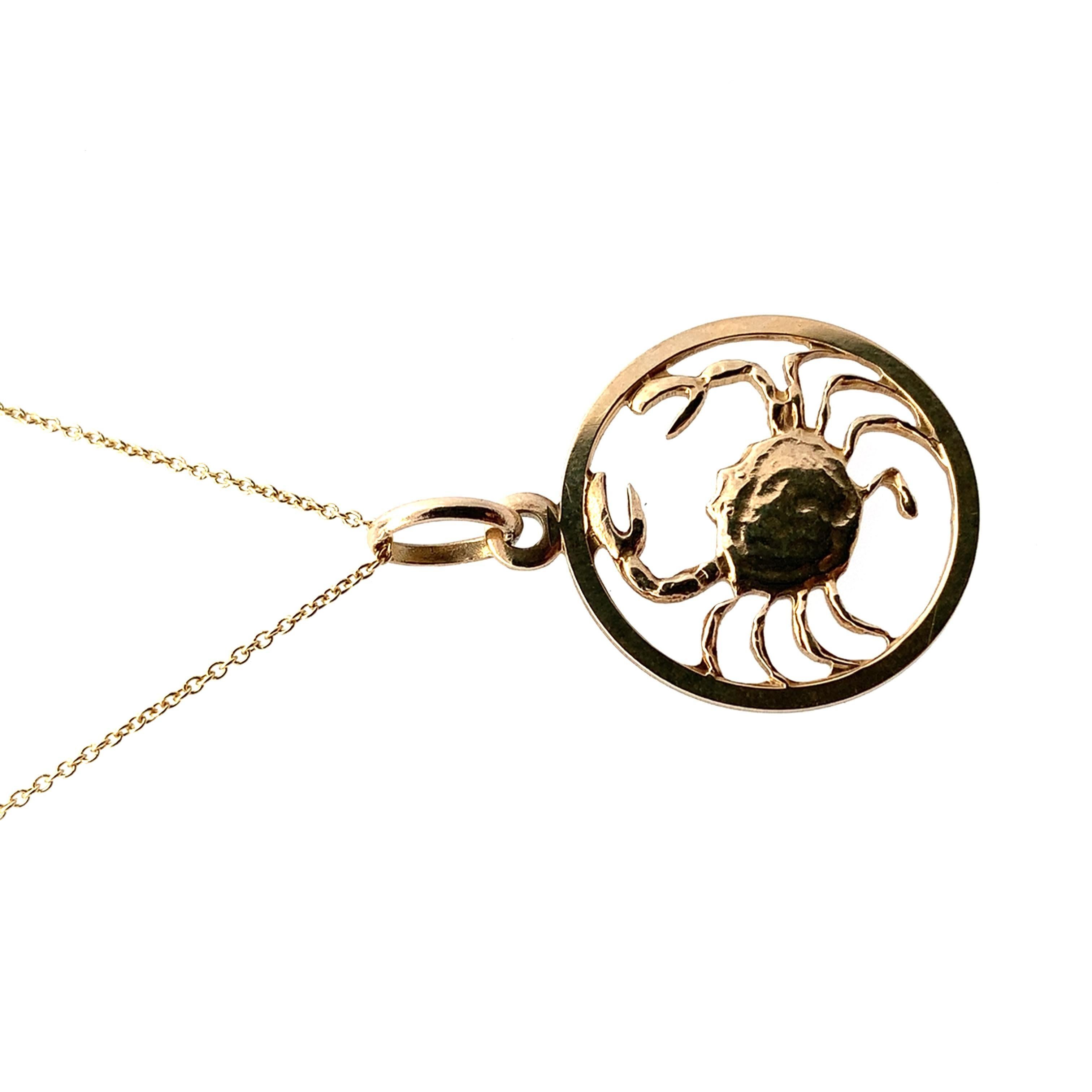 Collier pendentif crabe zodiacal cancer or jaune Unisexe en vente