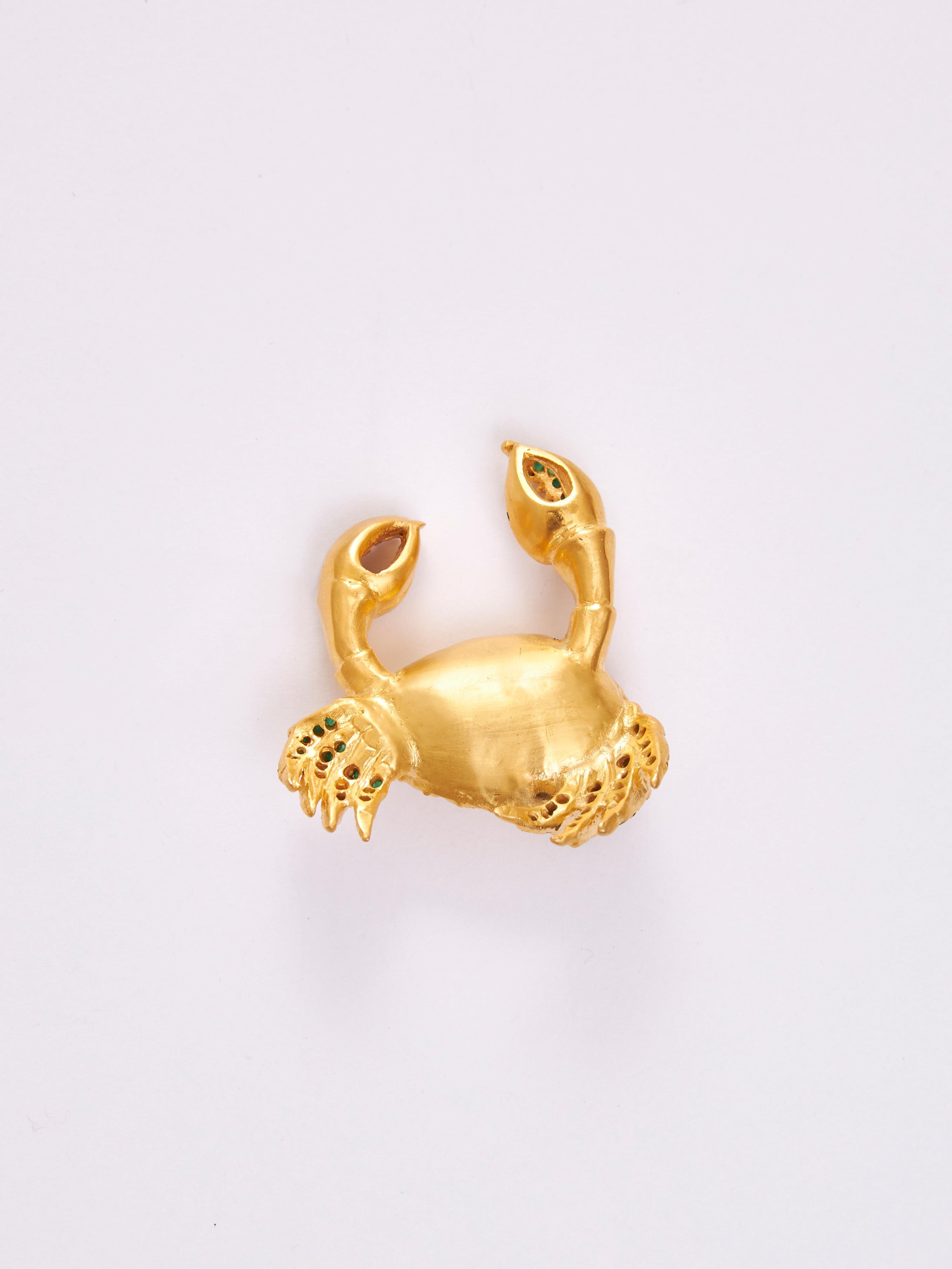 Revival Ciondolo Zodiac Cancer in argento, placcatura in oro 24k e smeraldo in vendita