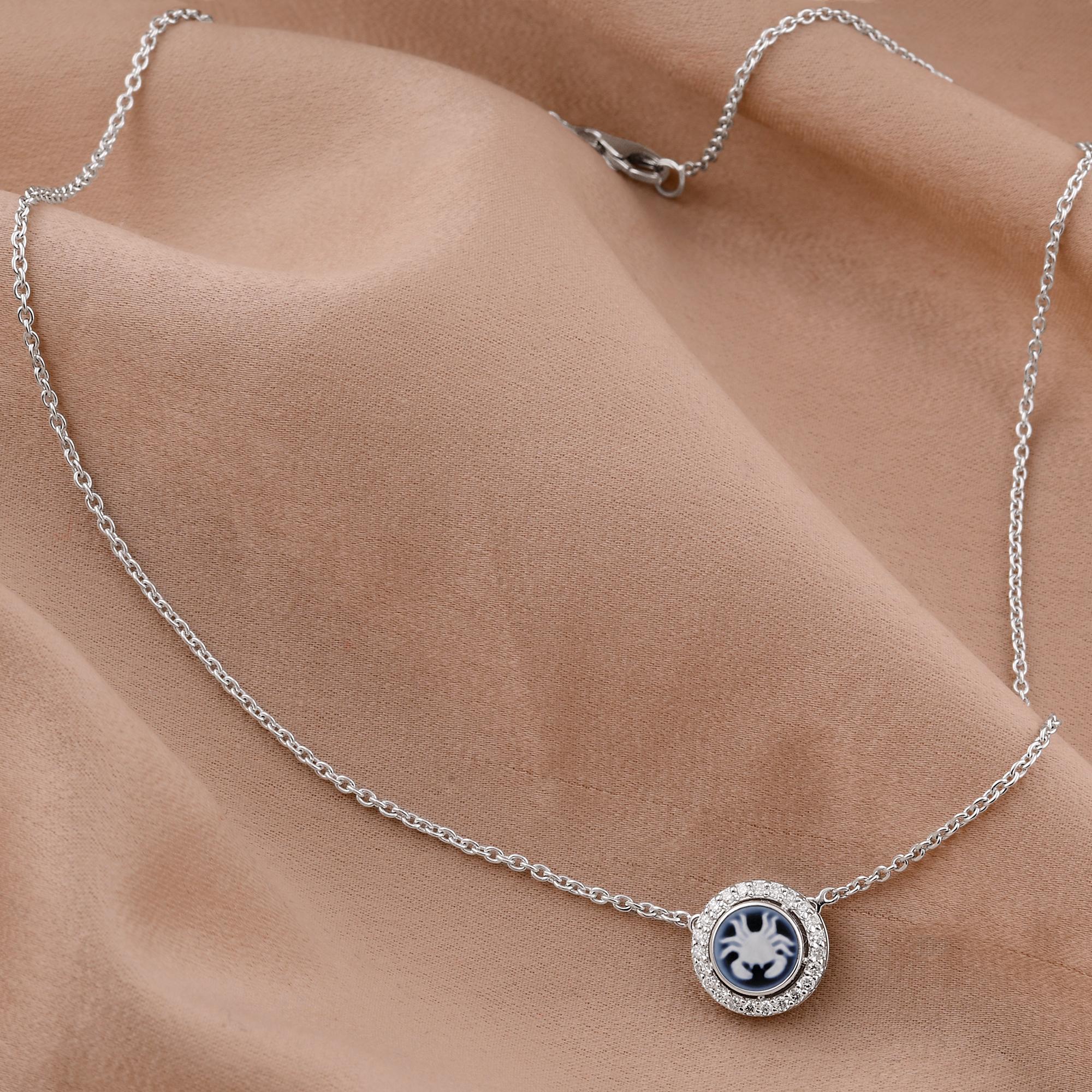 Segno zodiacale del Cancro H/SI Ciondolo astrologico in oro bianco 14k con diamanti In condizioni Nuovo in vendita a Diera, Dubai