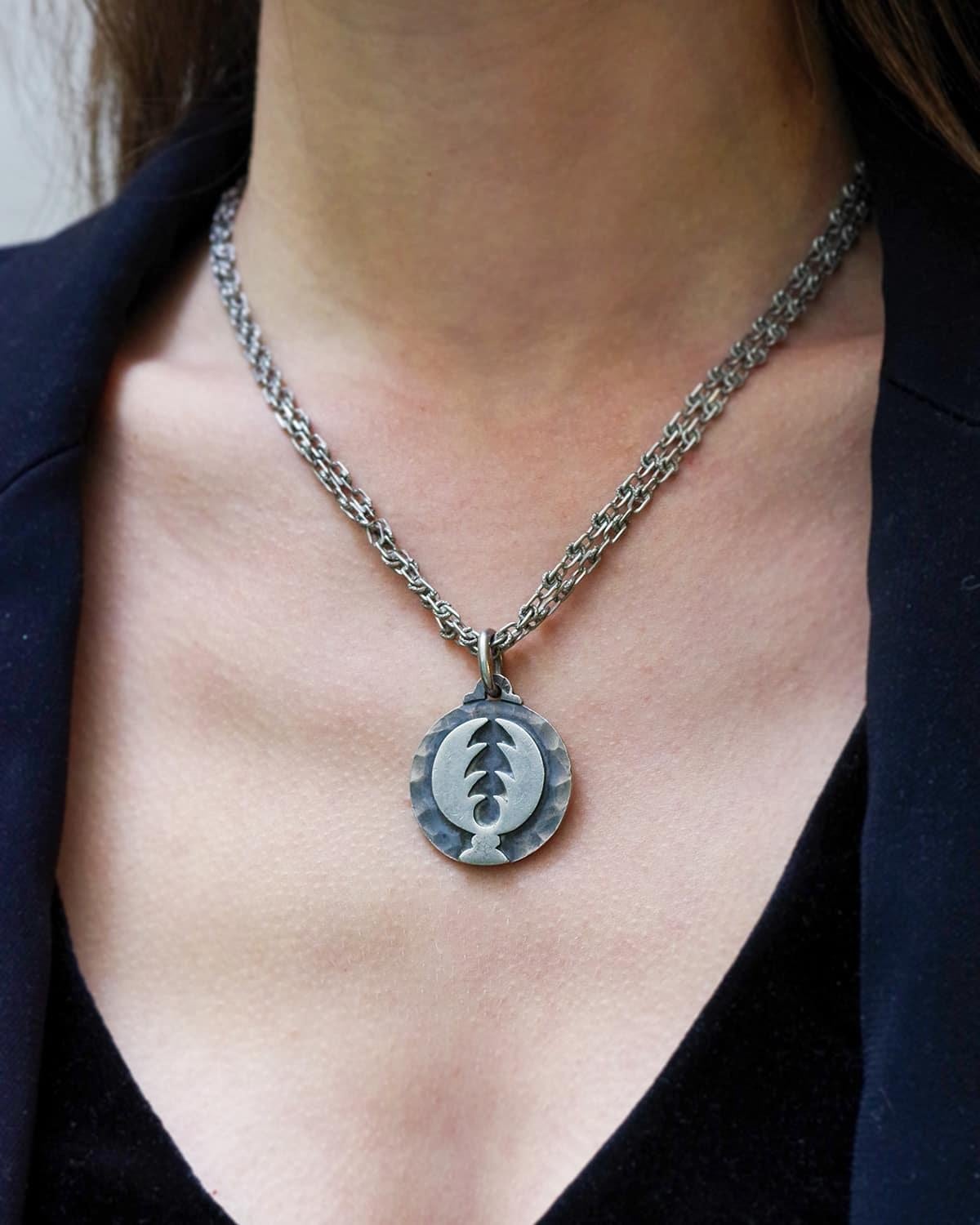 Zodiaco del Cancro, medaglia in argento con ciondolo firmata Jean Despres In condizioni buone in vendita a PARIS, FR