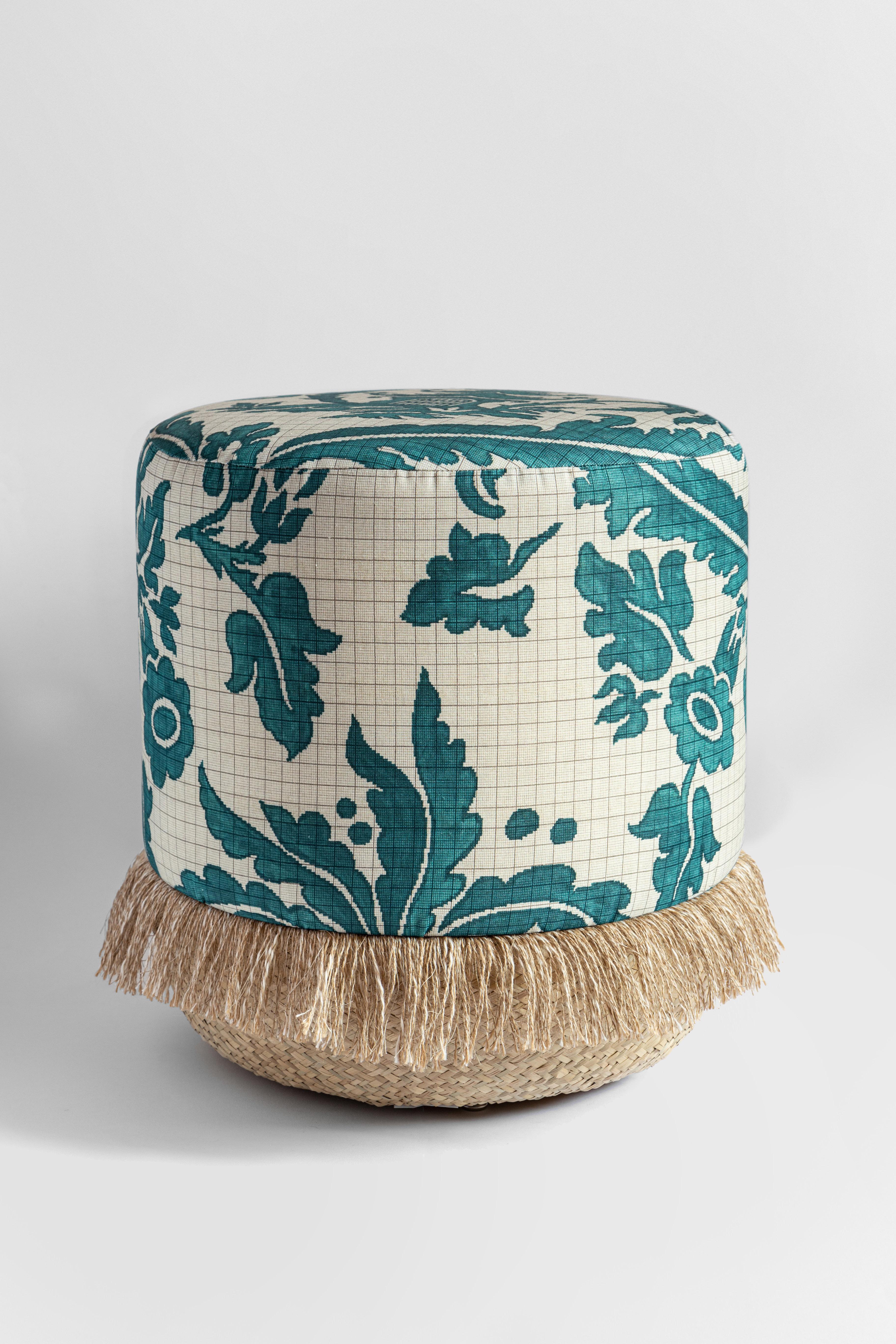 Les poufs Grand Tour by Vito Nesta sont un complément d'ardoise unique, emblème éclectique du Made in Italy. Chaque pouf est composé d'une partie supérieure morbide, les tesselles sont une exclusivité pour Grand Tour de la célèbre usine Rubelli,
