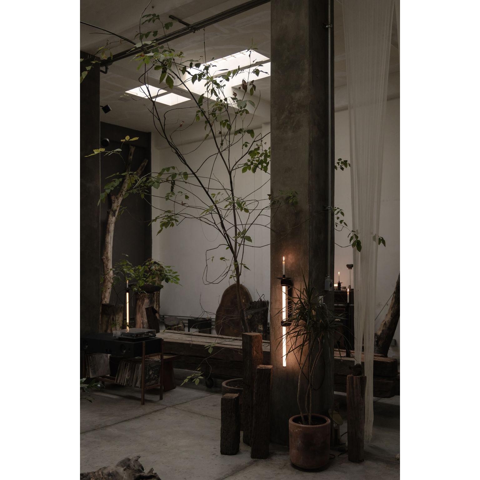 Candela Lámpara de pie de acero ennegrecido con vela by Nuumbra en venta 3