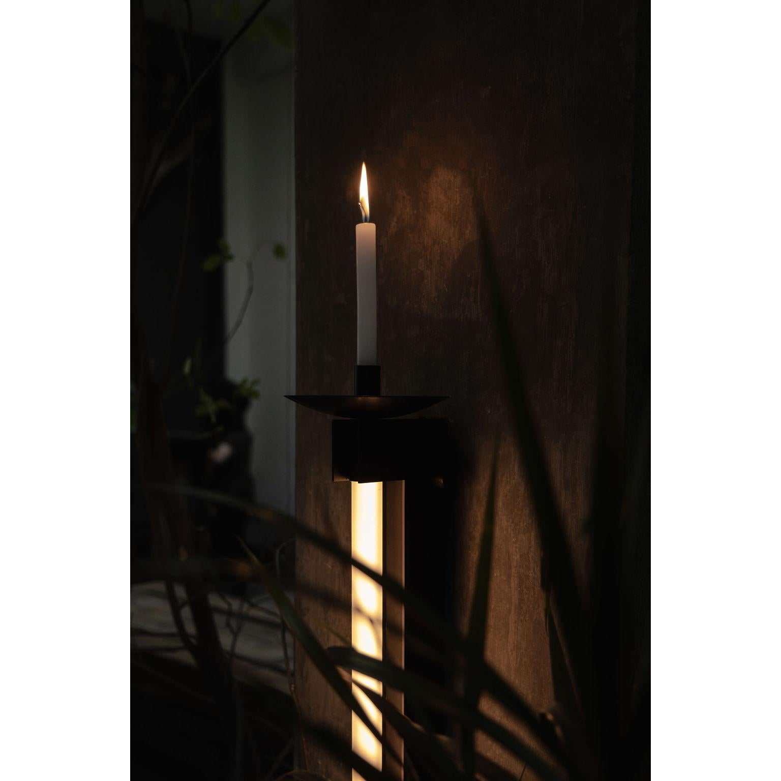 Candela Lámpara de pie de acero ennegrecido con vela by Nuumbra Ennegrecido en venta