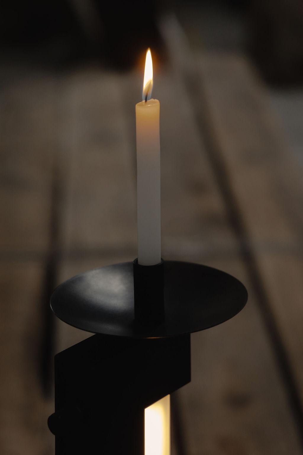 Candela Lámpara de mesa de acero ennegrecido con vela by Nuumbra Mexicano en venta