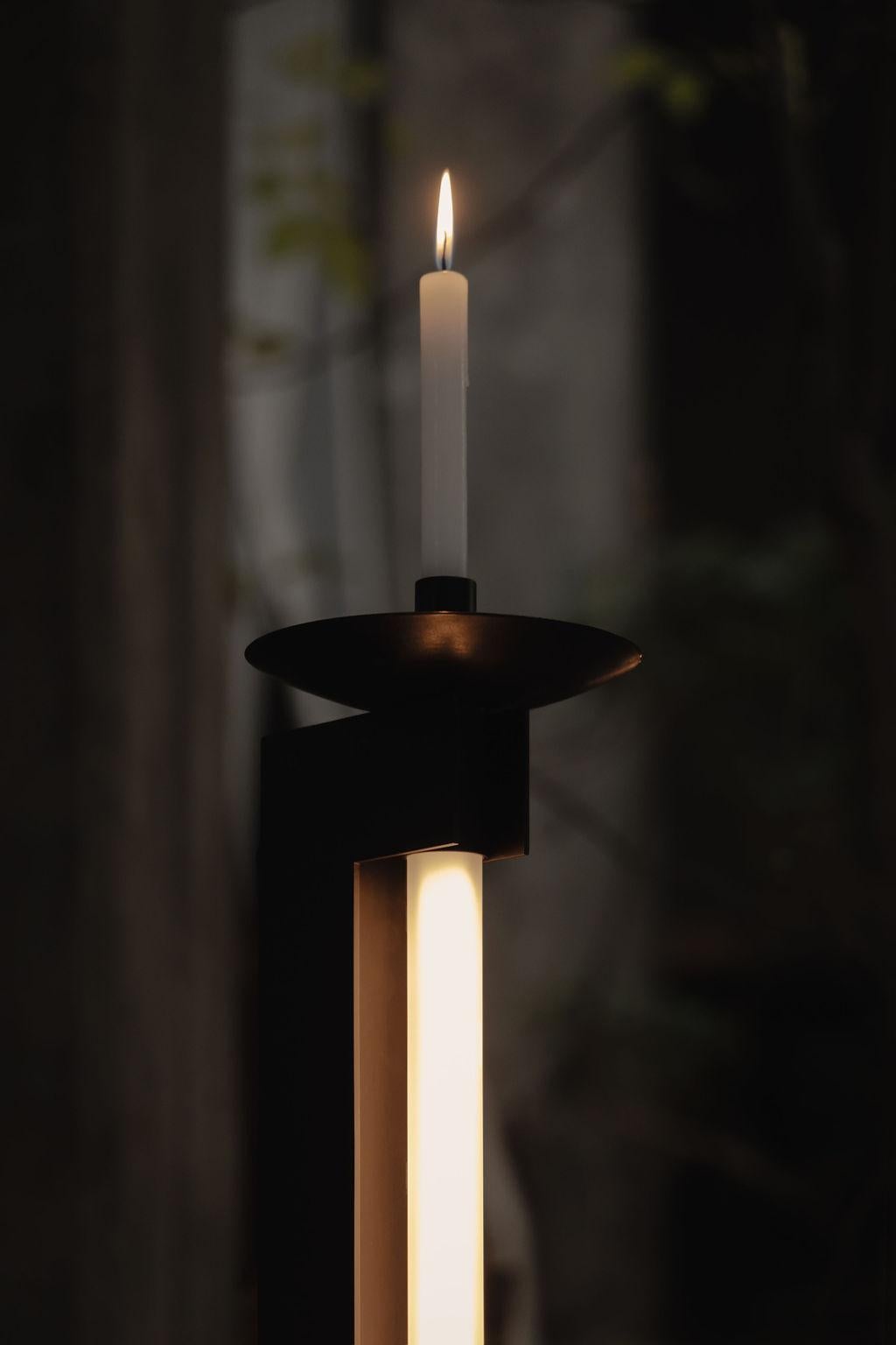 Candela Lámpara de mesa de acero ennegrecido con vela by Nuumbra Otro en venta