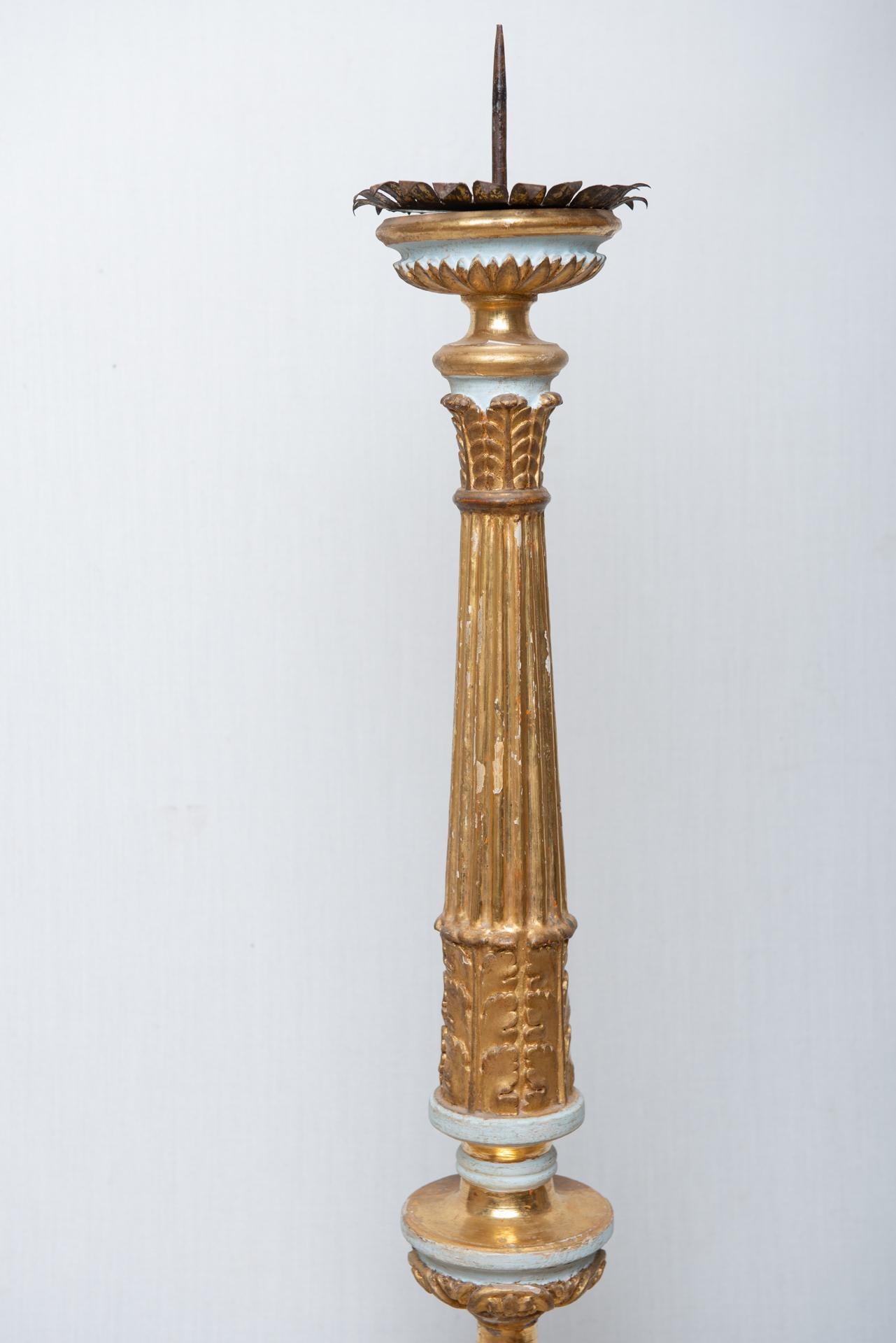 Candelabra 18th Century in Lacquered and Gilded Wood In Good Condition For Sale In Alessandria, Piemonte
