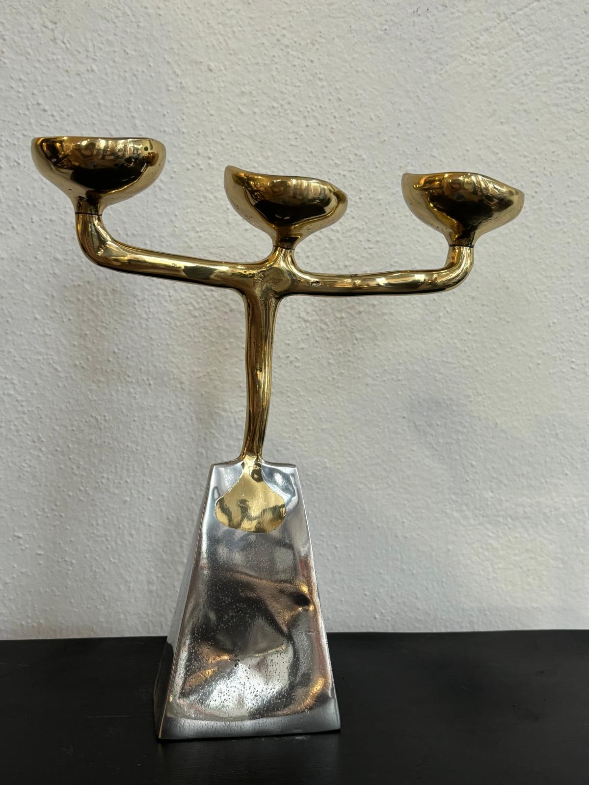 Candelabro Piramide III G016 fatto a mano in fusione di ottone e alluminio In condizioni Nuovo in vendita a Benahavis, AN