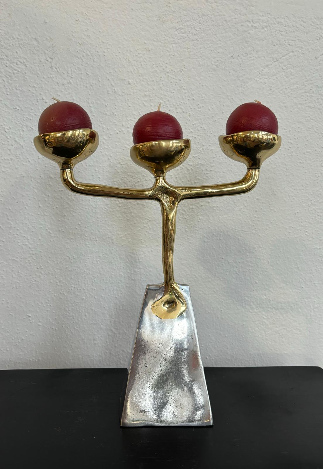 Alluminio Candelabro Piramide III G016 fatto a mano in fusione di ottone e alluminio in vendita