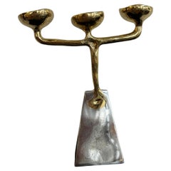 Candélabre Piramide III G016 fabriqué à la main en laiton moulé et aluminium