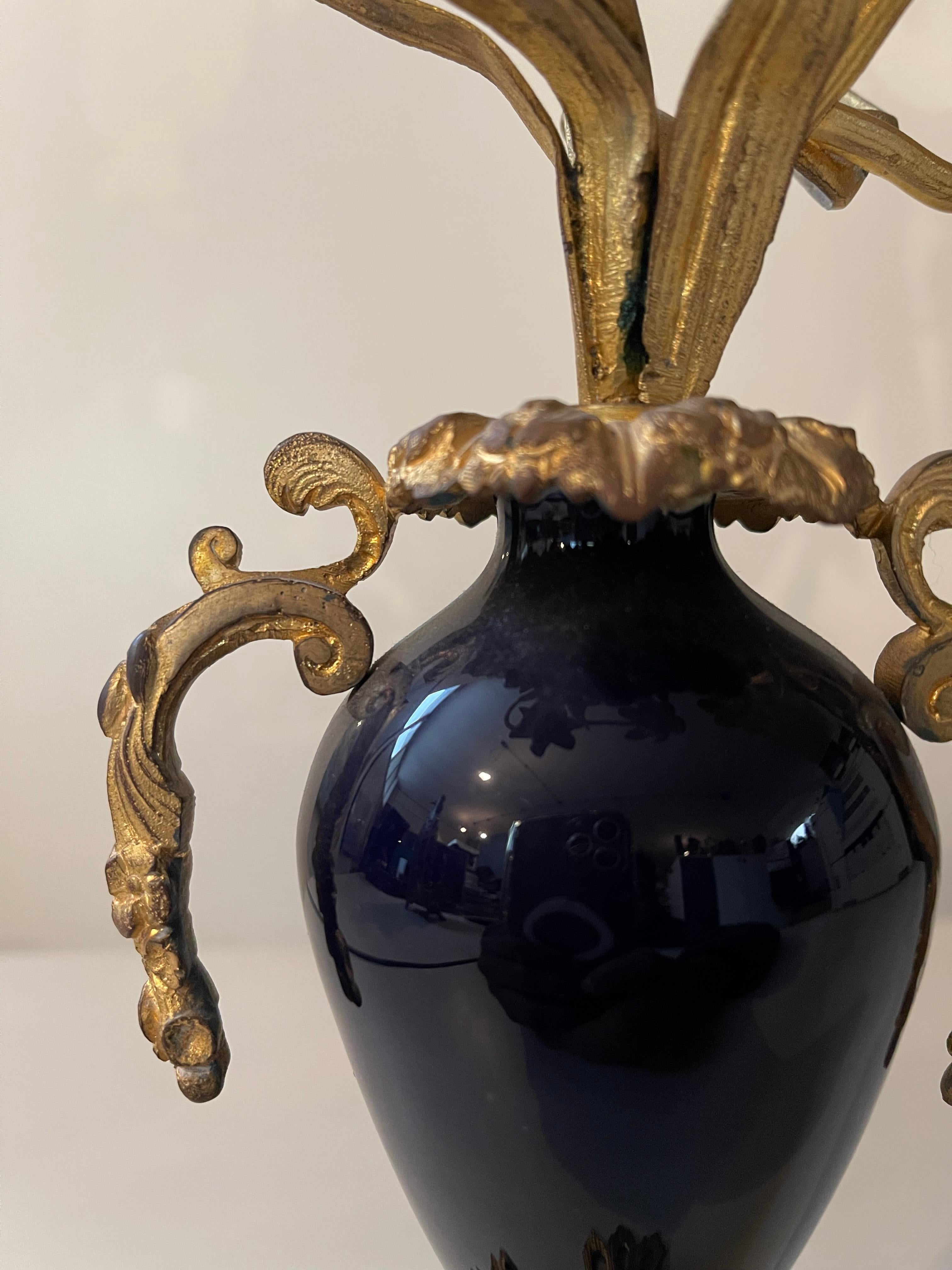 French Chandelier de style parisien en bronze ancien et porcelaine en vente