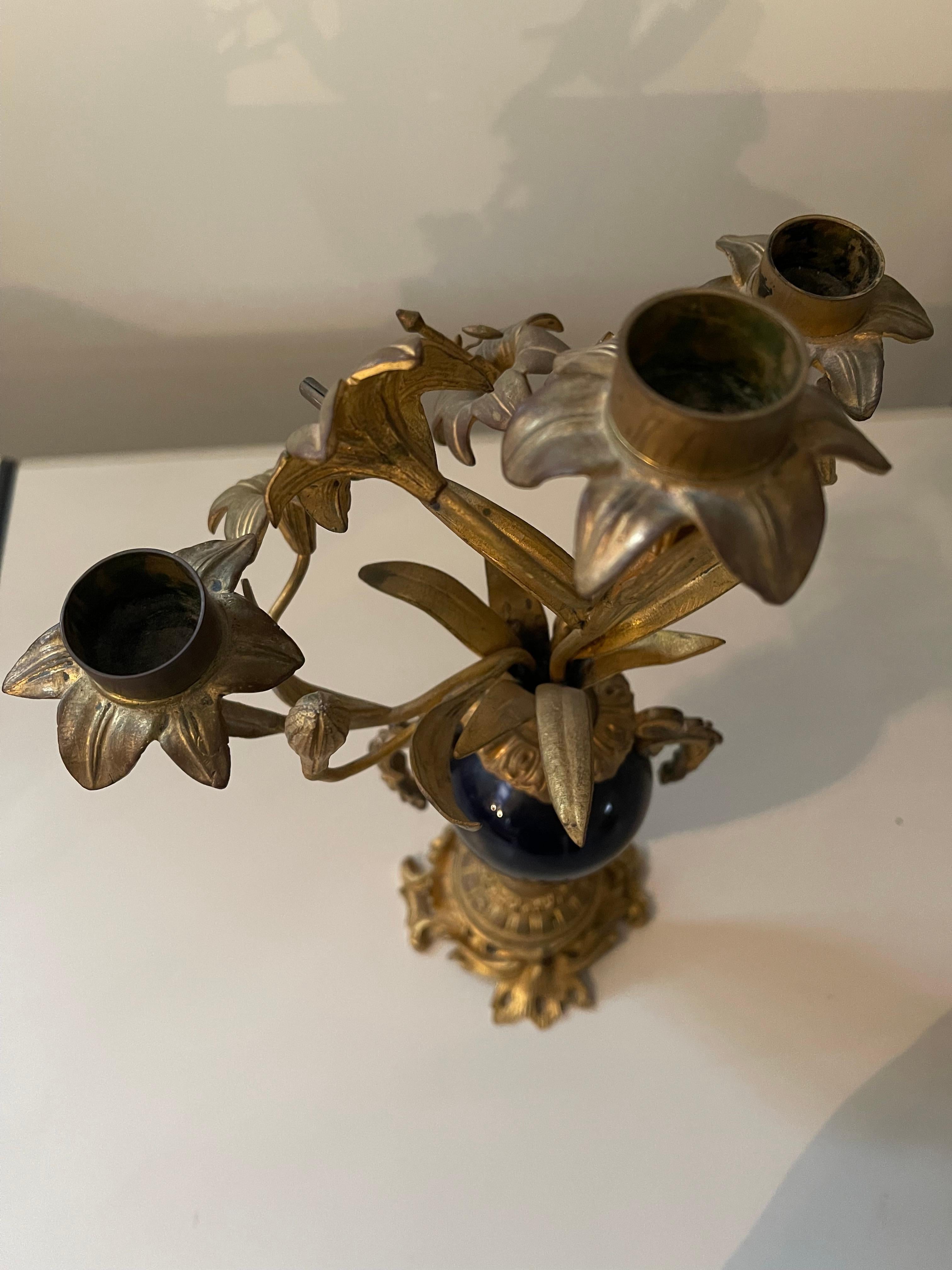 Antique bronze and porcelain paris style candelabra In Good Condition For Sale In Cantù, IT