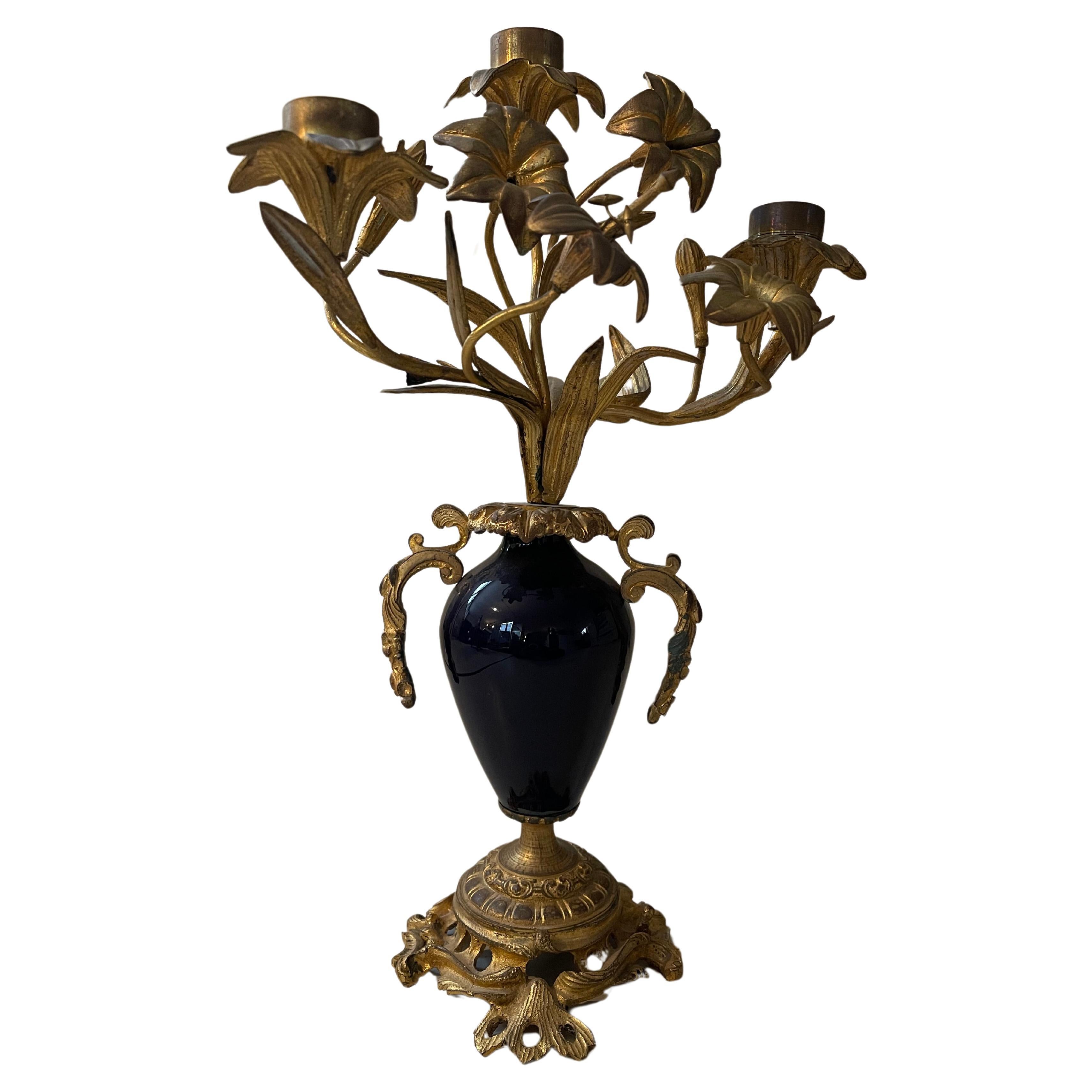 Chandelier de style parisien en bronze ancien et porcelaine en vente