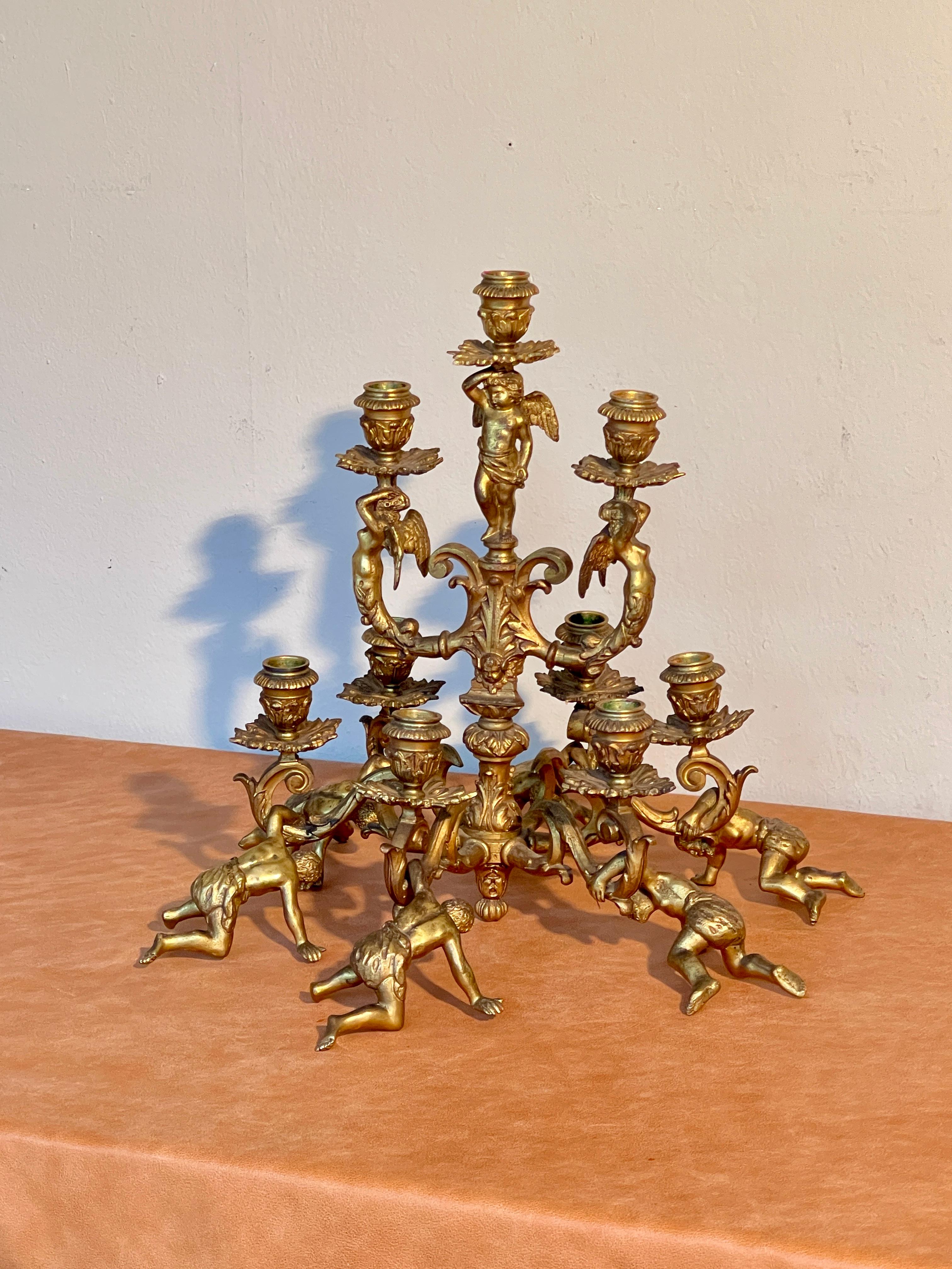 Barocco Candelabro Antico in Bronzo Dorato con Putti - Opera Scultorea a 9 Fiamme in vendita