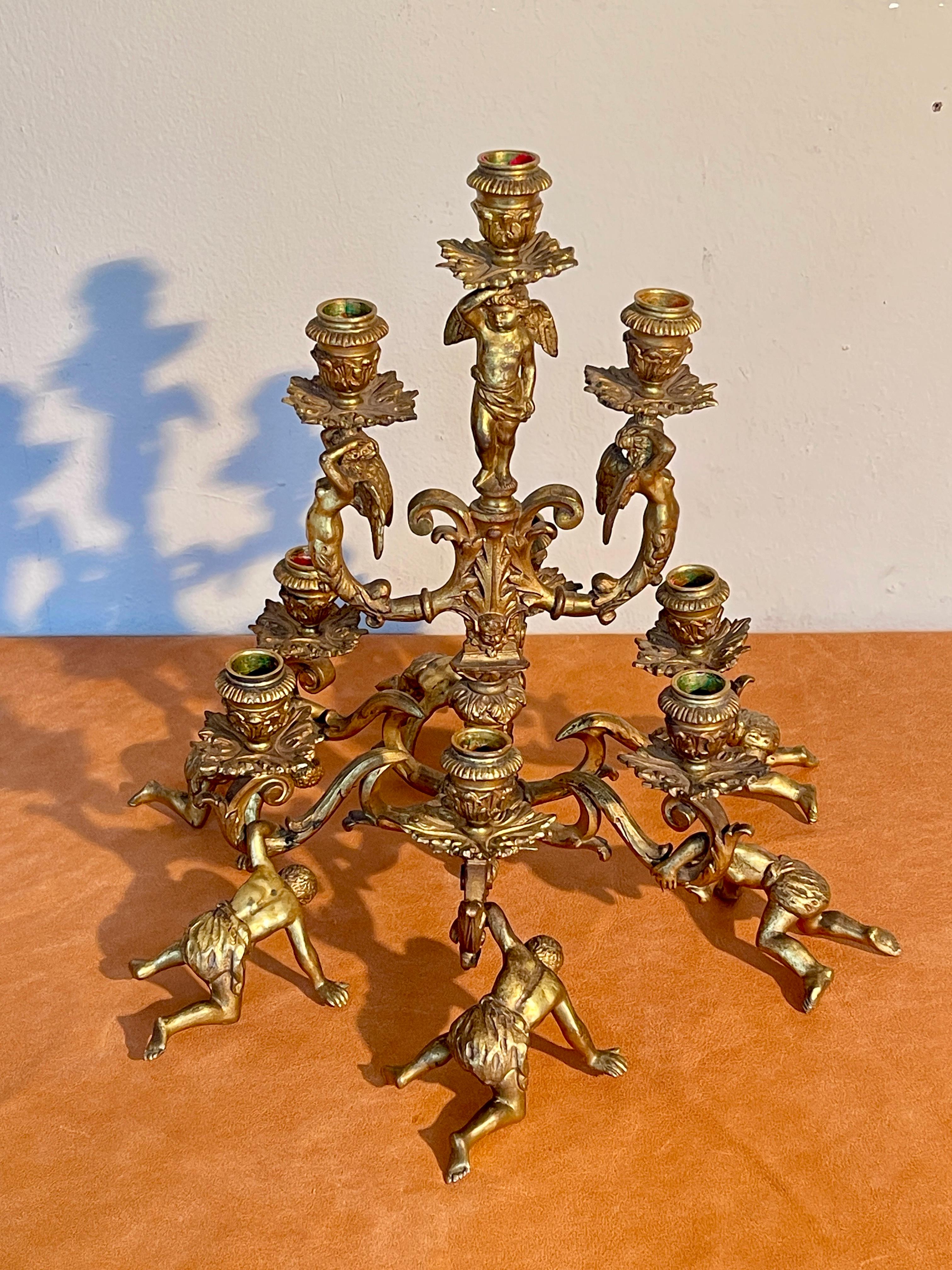 Fatto a mano Candelabro Antico in Bronzo Dorato con Putti - Opera Scultorea a 9 Fiamme in vendita