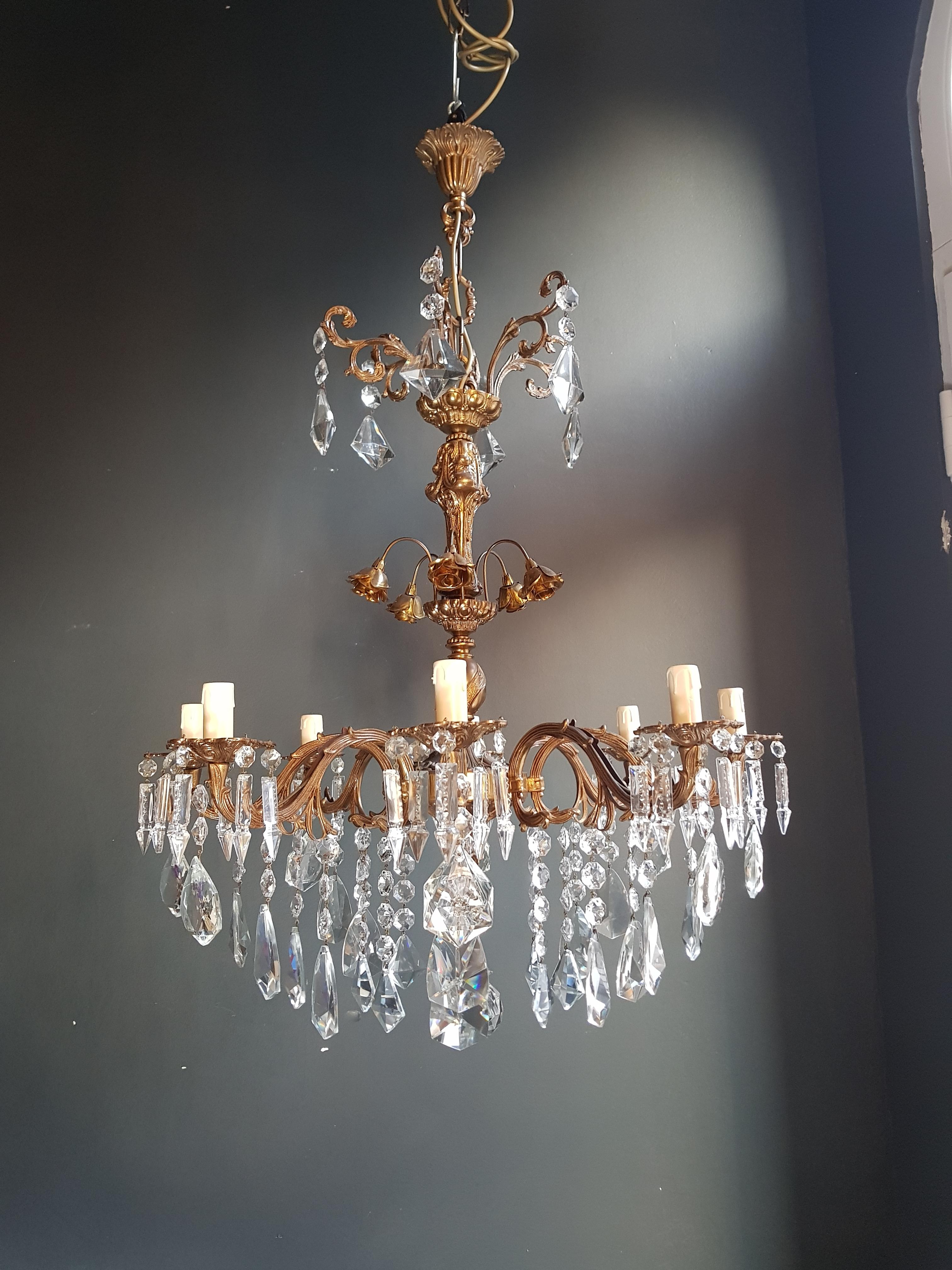 Original preserved chandelier, circa 1950. Cabling and sockets completely renewed. Crystal hand knotted
Measures: Total height: 110 cm, height without chain: 83 cm, diameter 70 cm, weight (approximately) 15 kg.

Number of lights: 8 -light Bulub