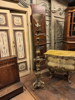 Candeliere in legno laccato e scolpito, con decori dorati, italia