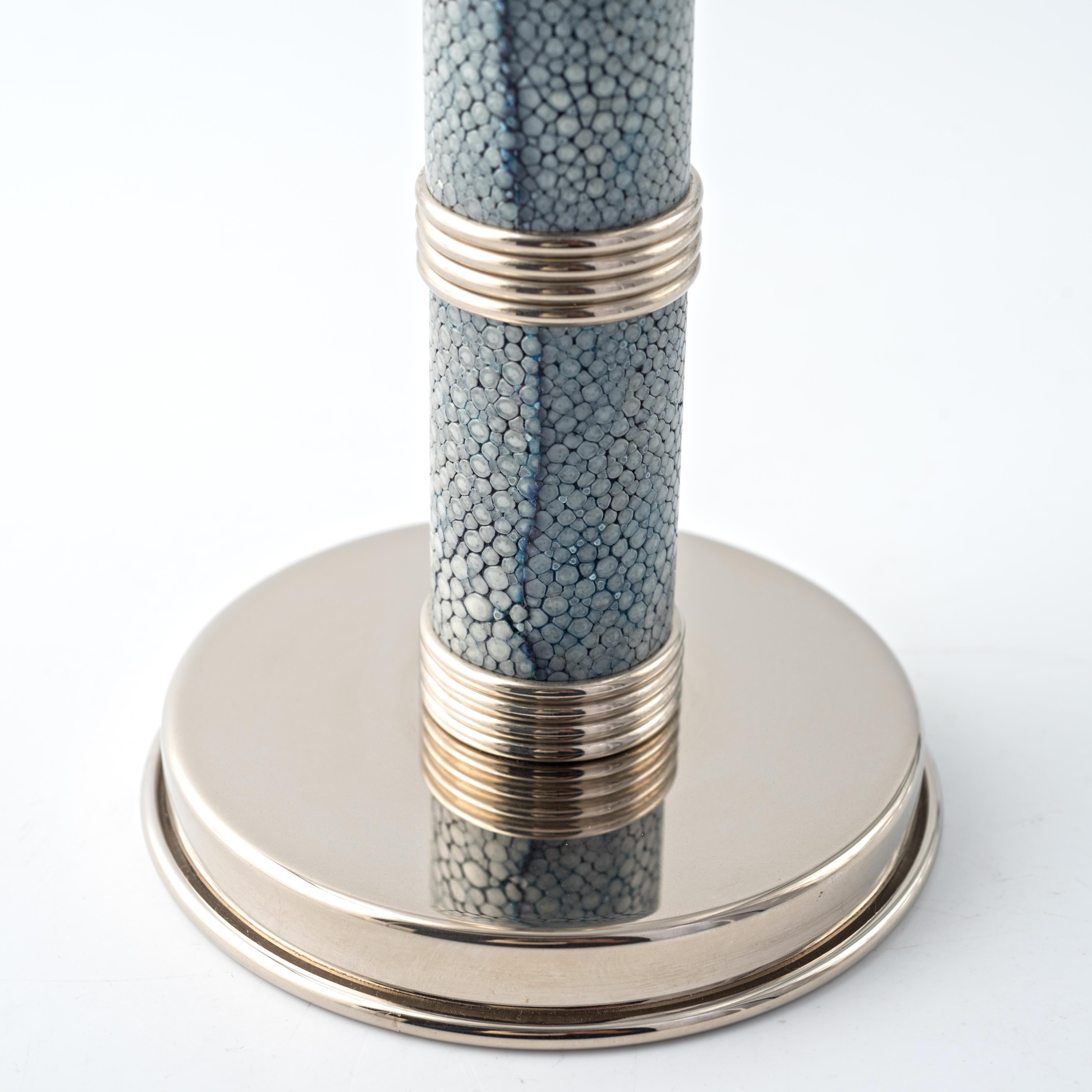 Candeliere in Pelle Shagreen Azzurro Cielo - Design Moderno ed Eleganza Art Déco In condizioni Nuovo in vendita a Spilimbergo, IT