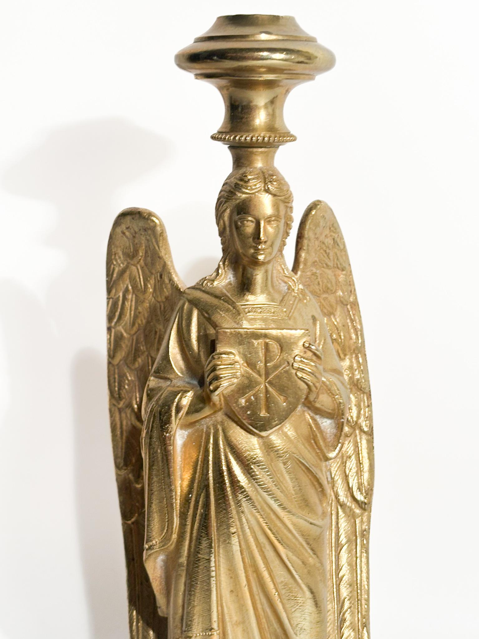 Candelero individual con ángel en bronce dorado Francia Siglo XX Barroco en venta