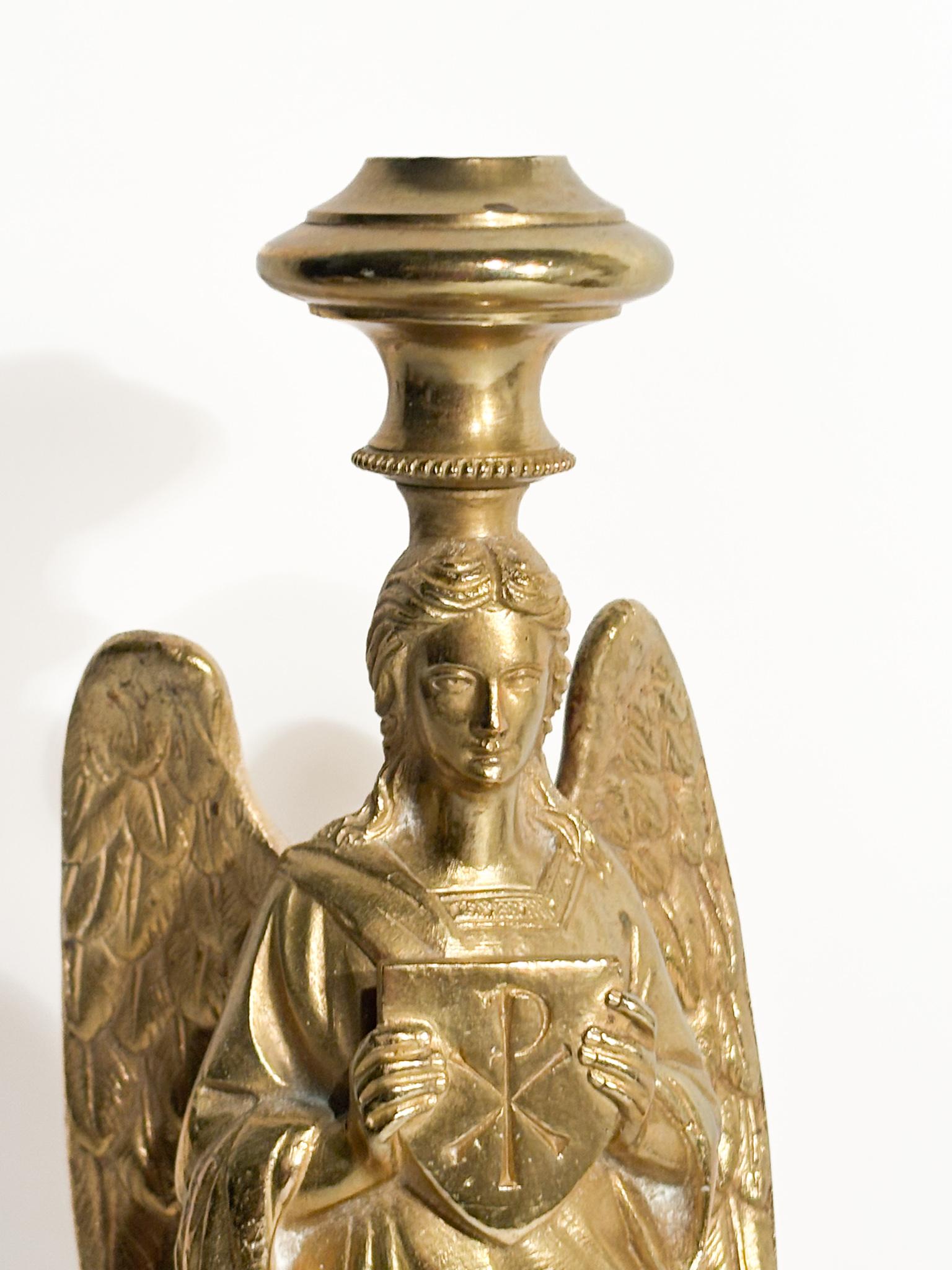 Candelero individual con ángel en bronce dorado Francia Siglo XX Mid-20th Century en venta