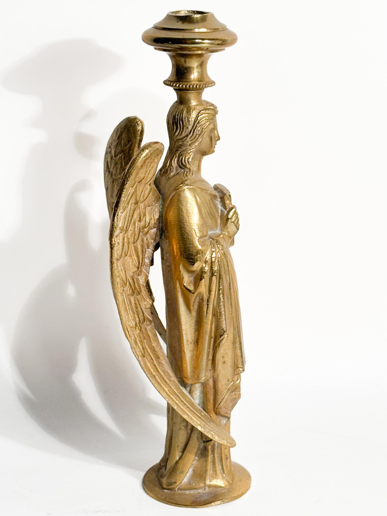 Candelero individual con ángel en bronce dorado Francia Siglo XX Bronce en venta