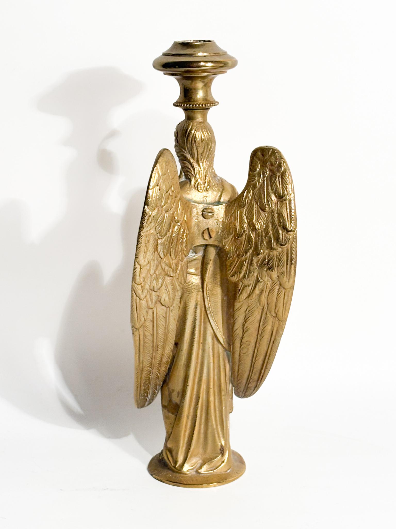 Candelero individual con ángel en bronce dorado Francia Siglo XX en venta 1