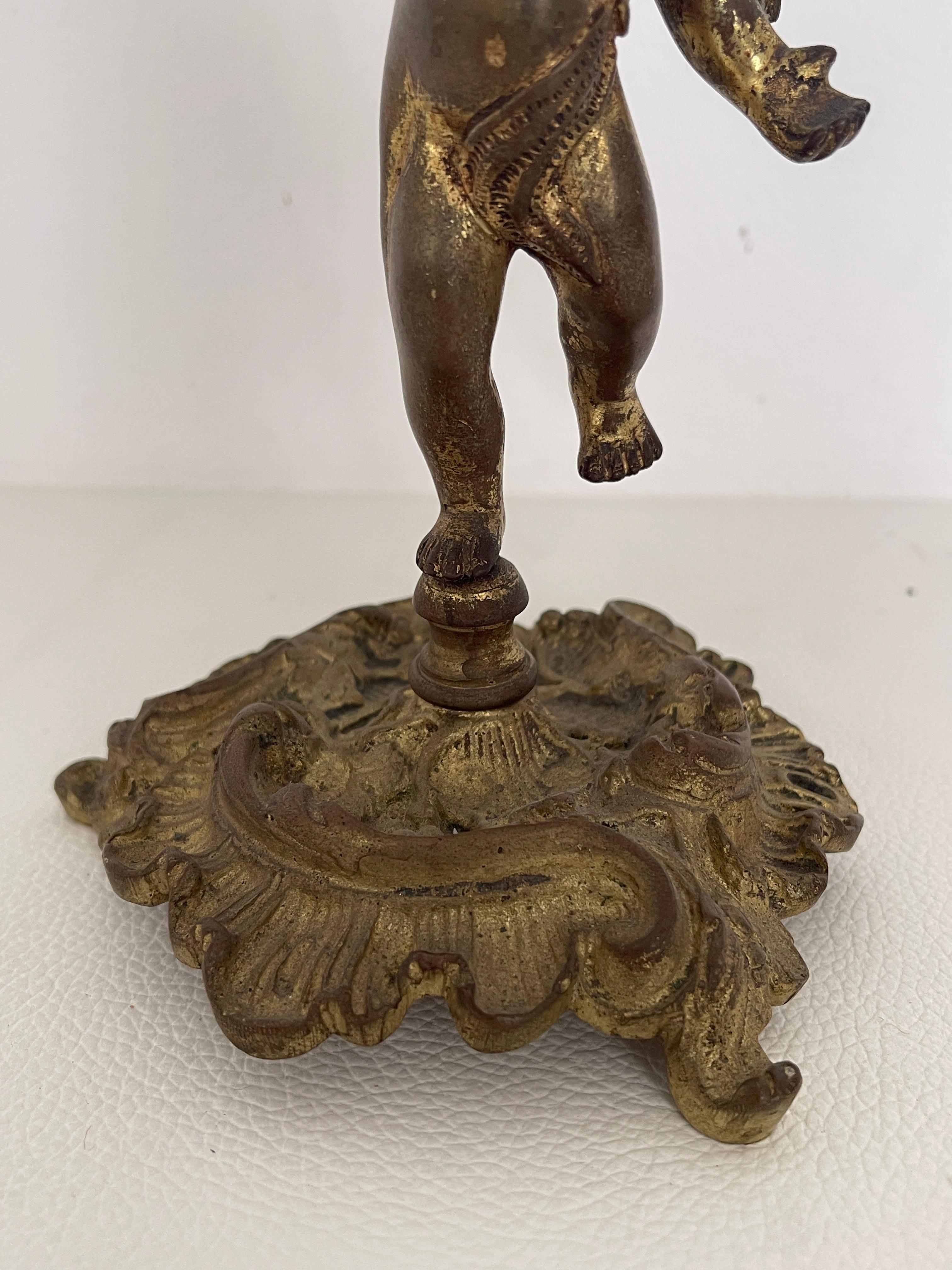 Fait main Bougeoir Vintave en bronze doré avec Putto - Style baroque en vente
