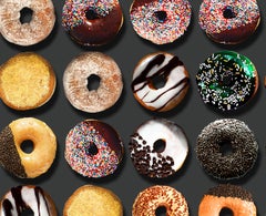 "Donuts Picasso" Arreglo fotográfico de donuts inspirado en su autorretrato de 1907
