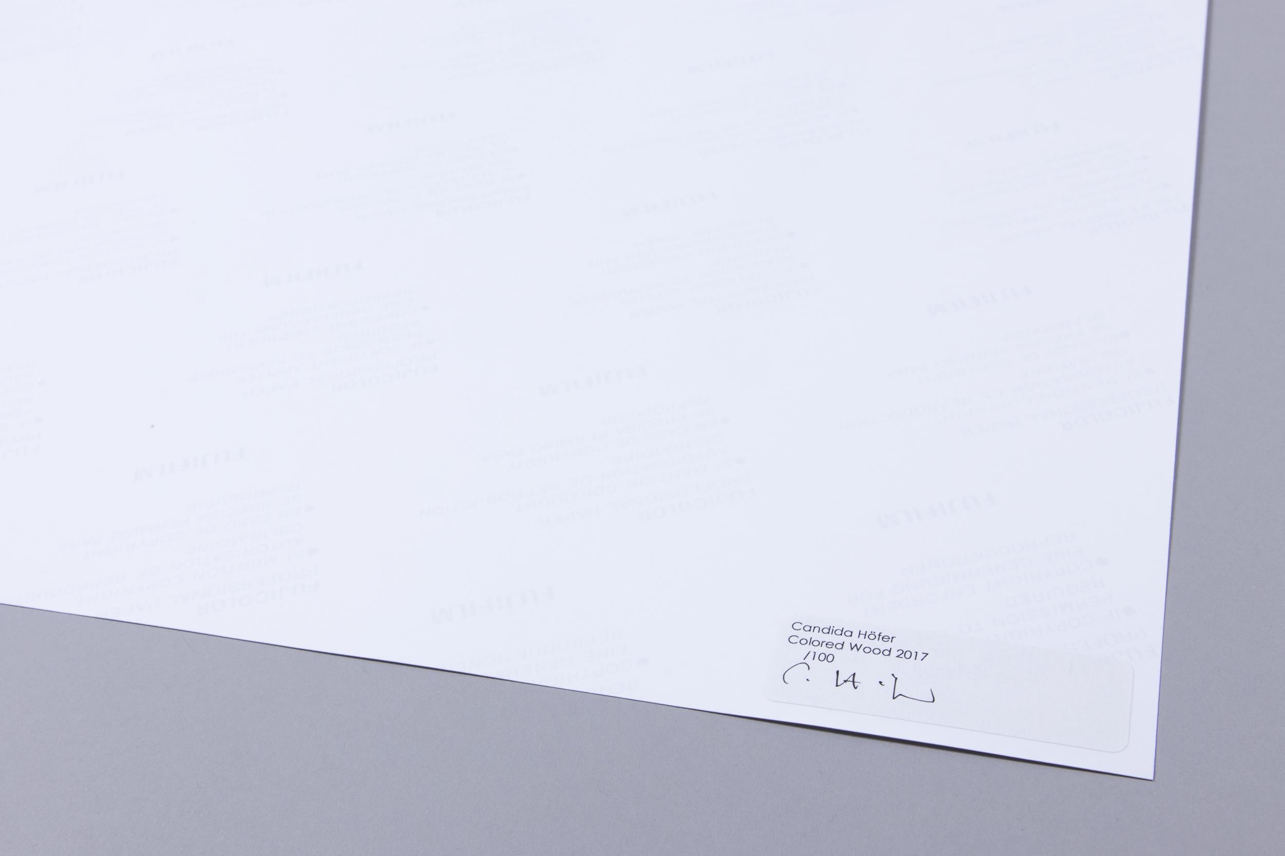Candida Höfer (Deutsche, geboren 1944)
Gefärbtes Holz, 2017
Medium: C-Print
Abmessungen: 56 × 57,7 cm (22 × 22 7/10 Zoll)
Auflage von 100: Verso handsigniert und nummeriert
Zustand: Neuwertig