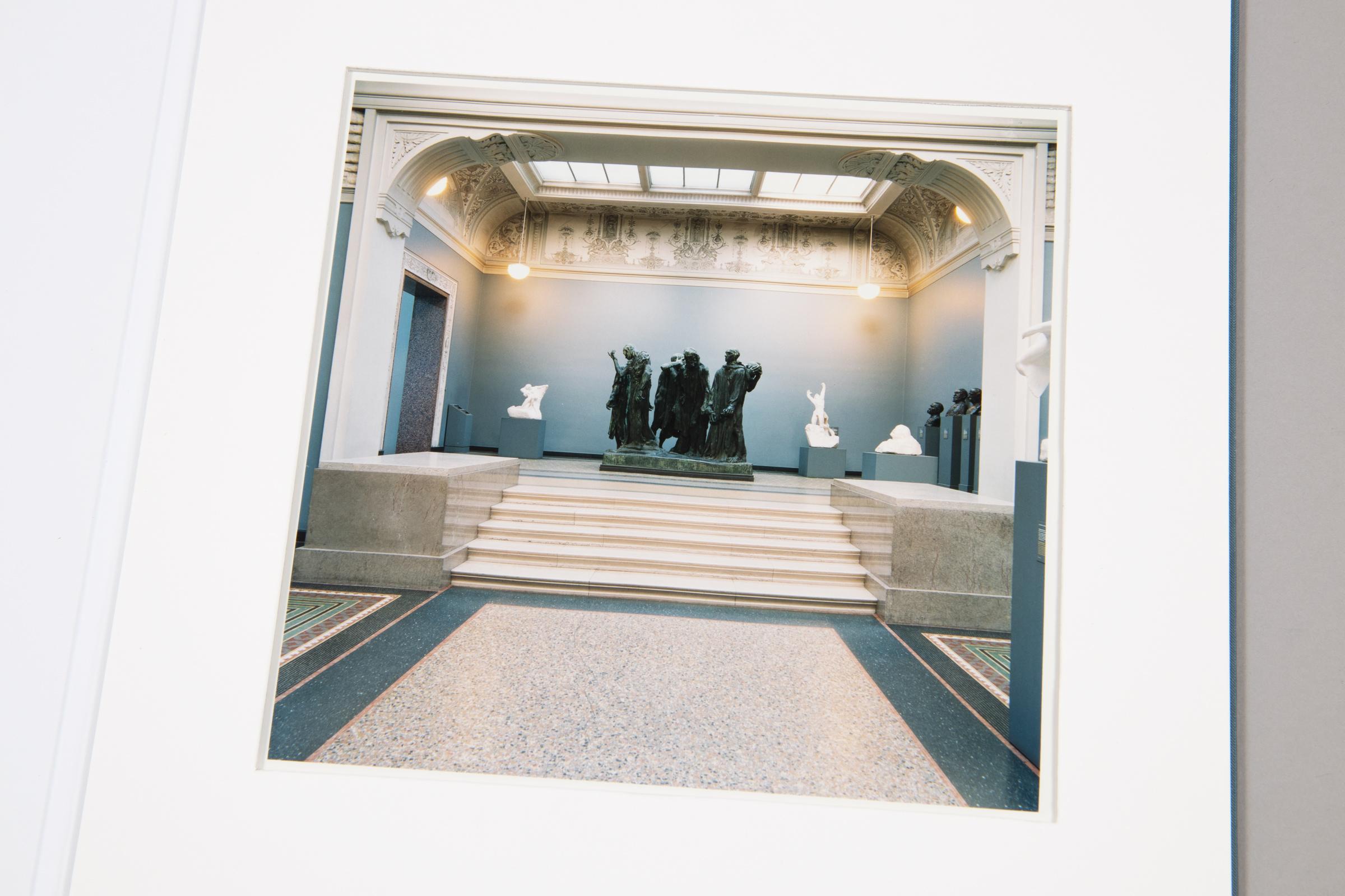 Candida Höfer, N.Y Carlsberg Glyptotek Kopenhagen III - Signierte Fotografie – Photograph von Candida Hofer