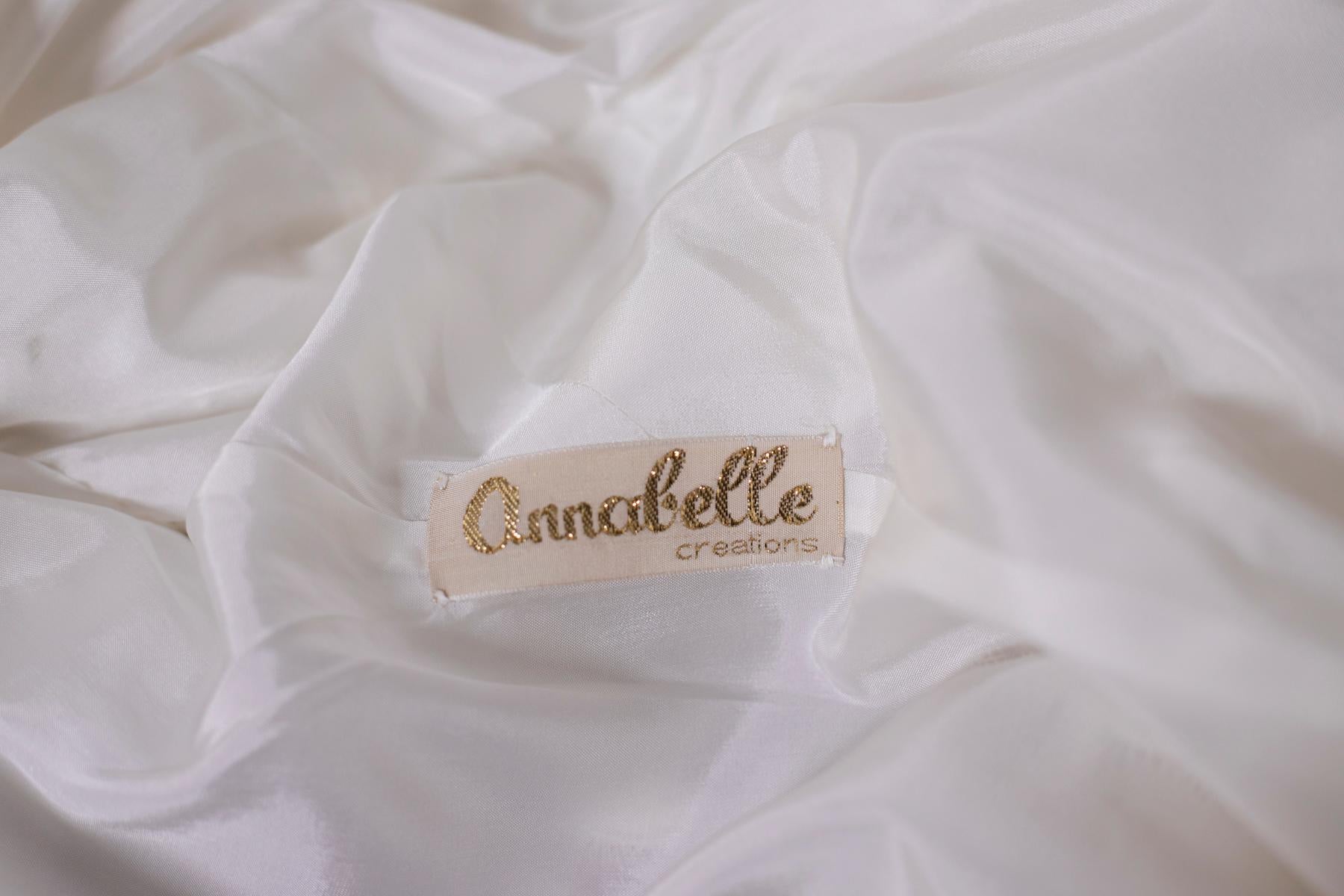 Gris Candide - Robe en dentelle blanche vintage en vente