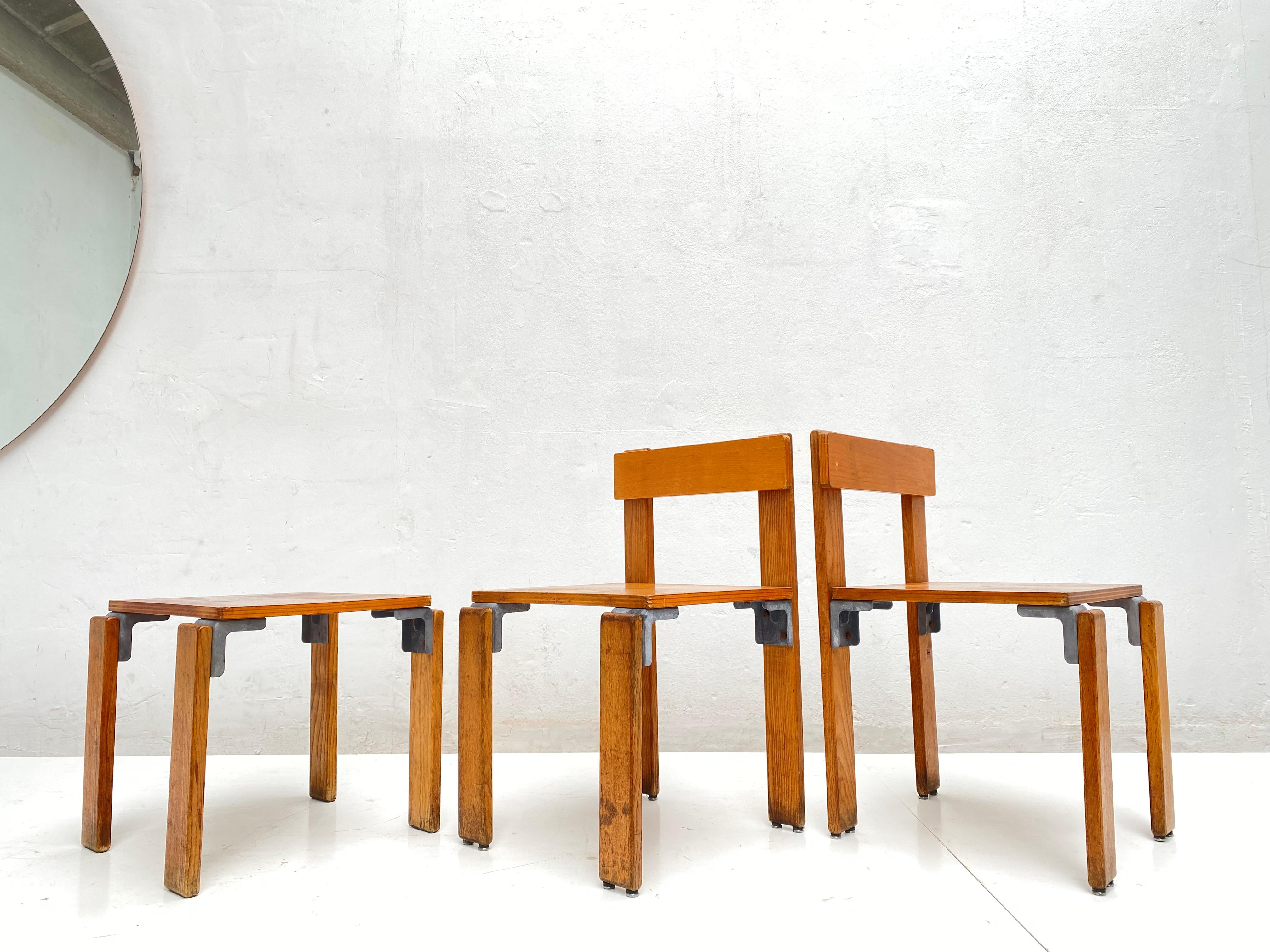 Français Chaises et tabouret / table Candilis