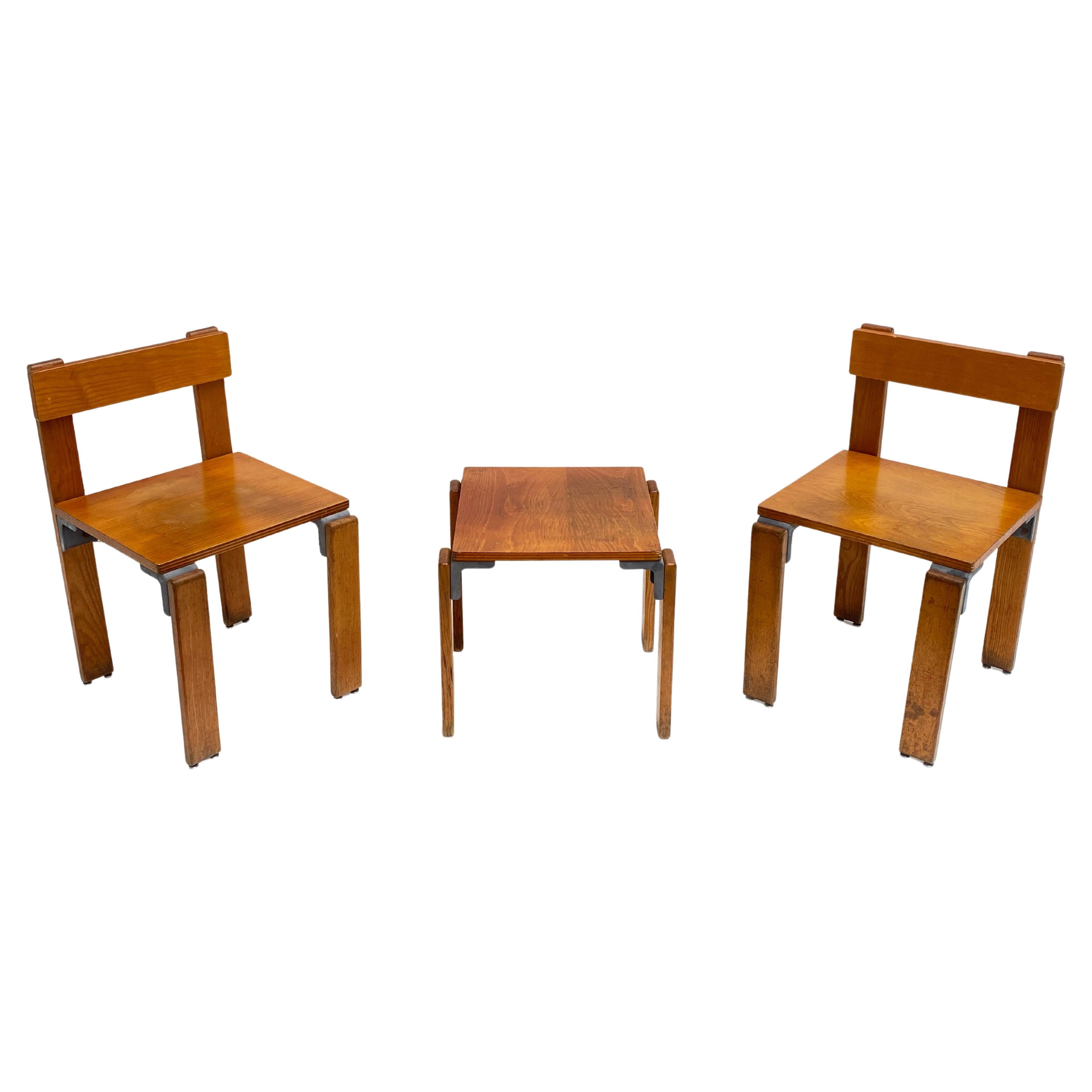 Candilis Chairs and Stool / Table