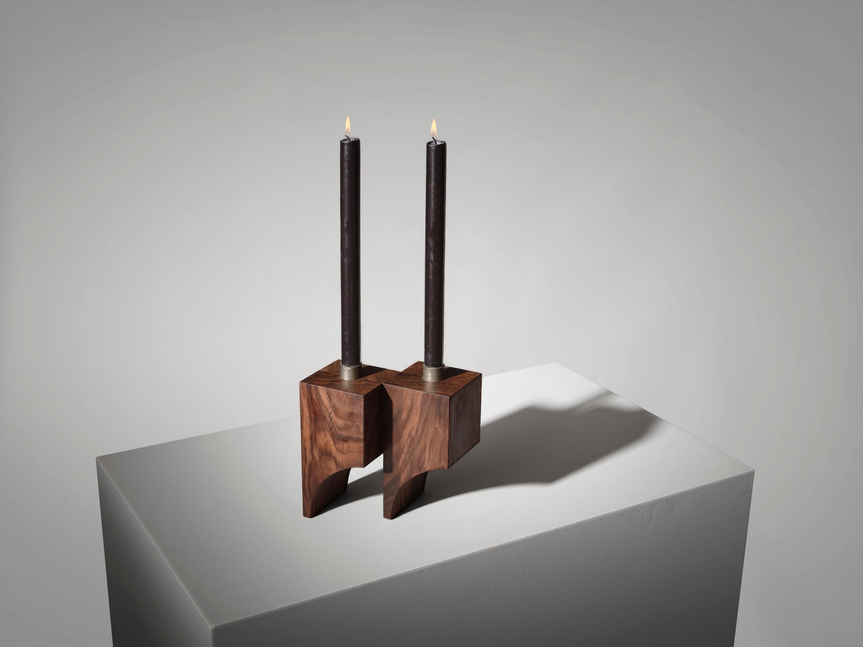 Acier Bougeoir, fabriqué à la main à Amsterdam en noyer massif - Acer R:2 by Mokko en vente