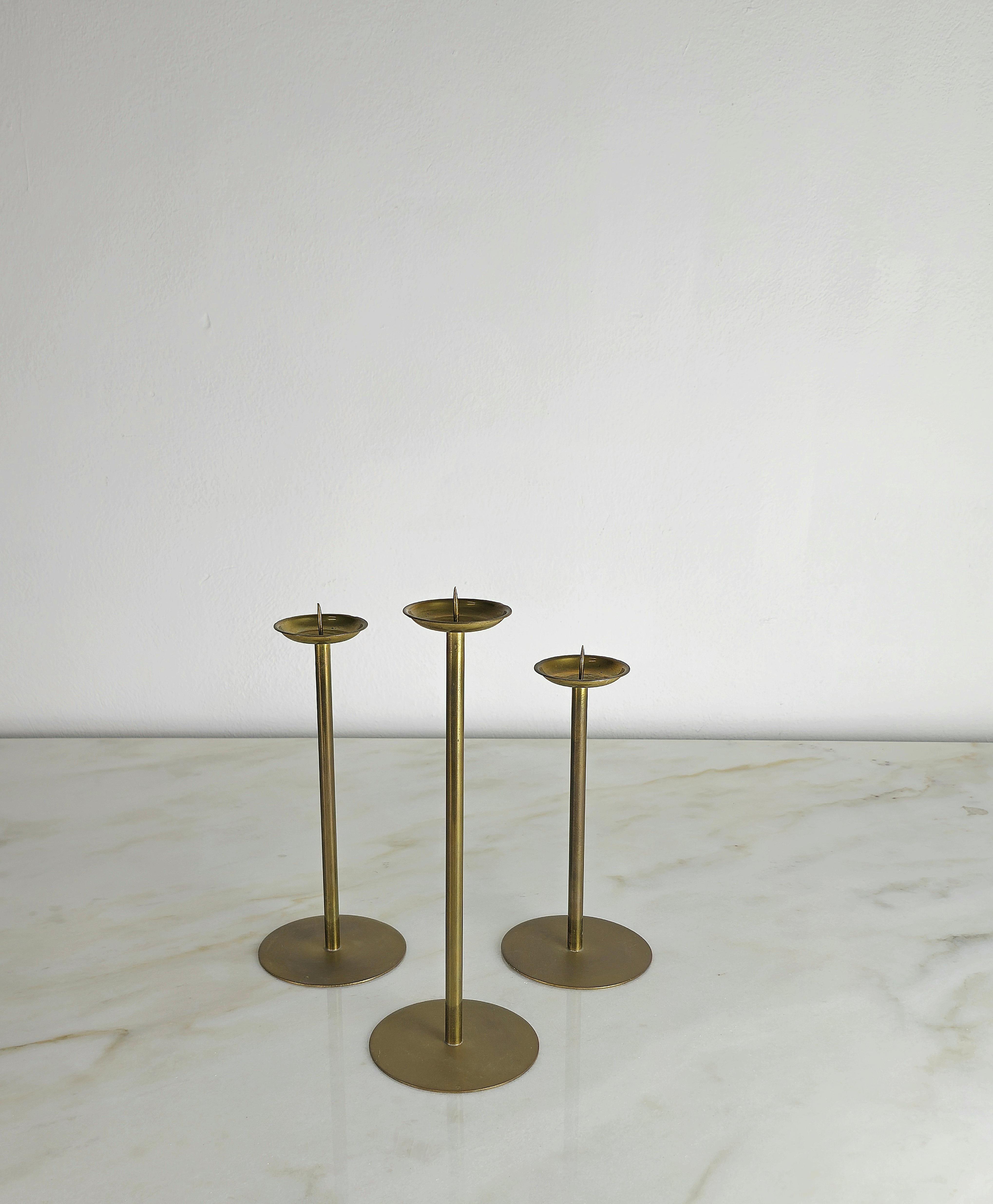 Set of 3 candle sticks/decorative objects produced in Italy in the 60s, made entirely of brass and adaptable to any environment.



Note: We try to offer our customers an excellent service even in shipments all over the world, collaborating with one