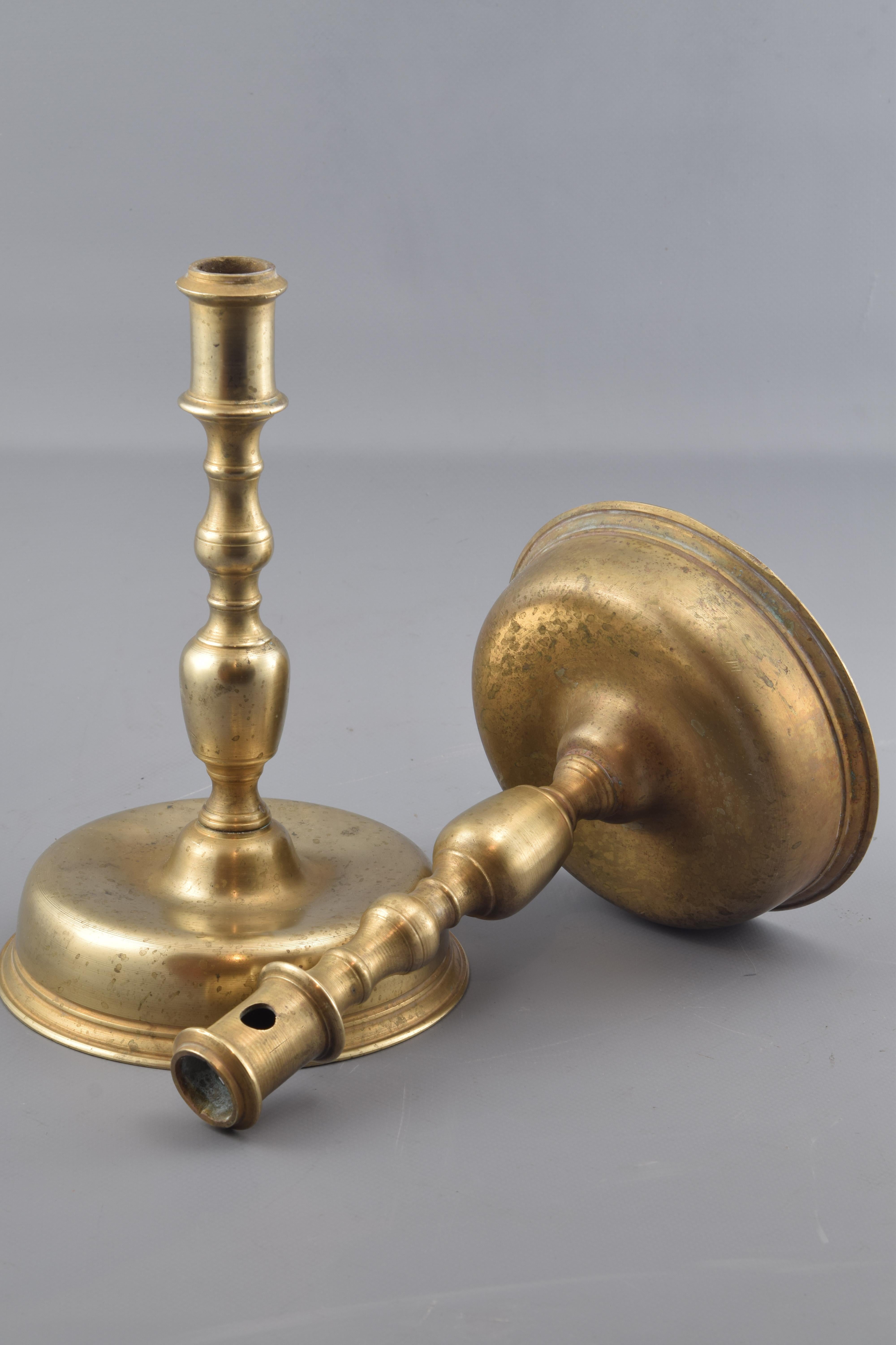 Européen Paire de bougeoirs, bronze, 20ème siècle en vente