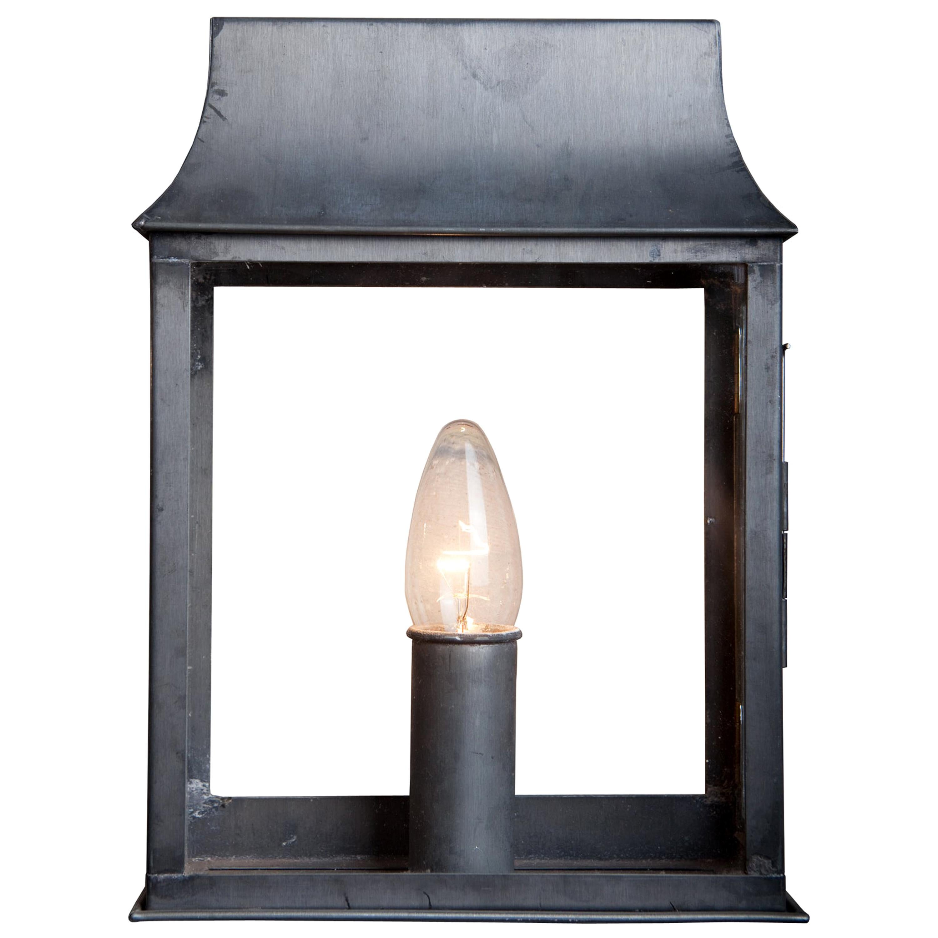 Candle House, Luminaire mural en zinc, pour l'extérieur ou l'intérieur par Atelier Boucquet en vente