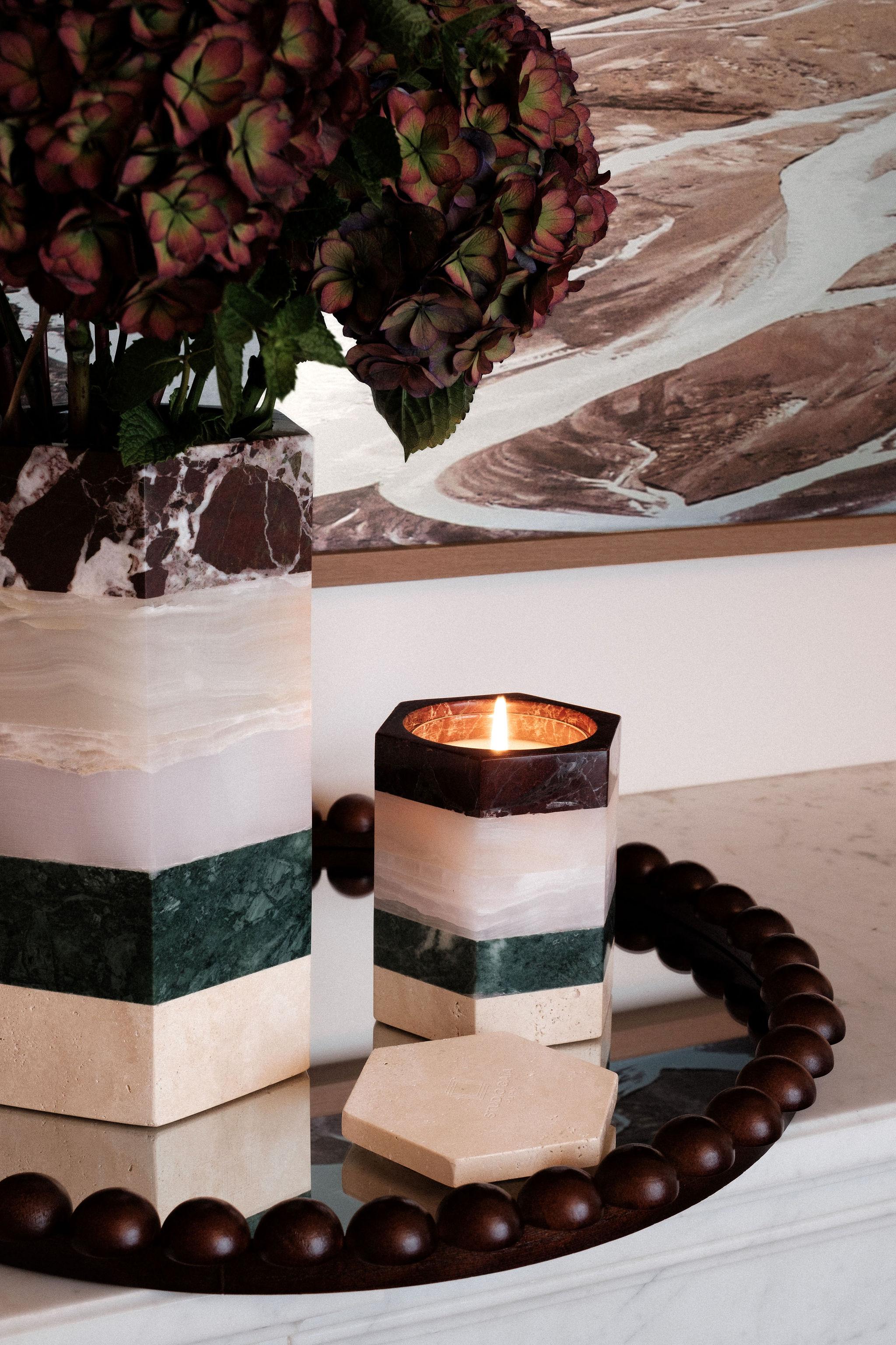 Candela in marmo, travertino di onice - L'essenza del lusso in una candela In condizioni Nuovo in vendita a PARIS, FR