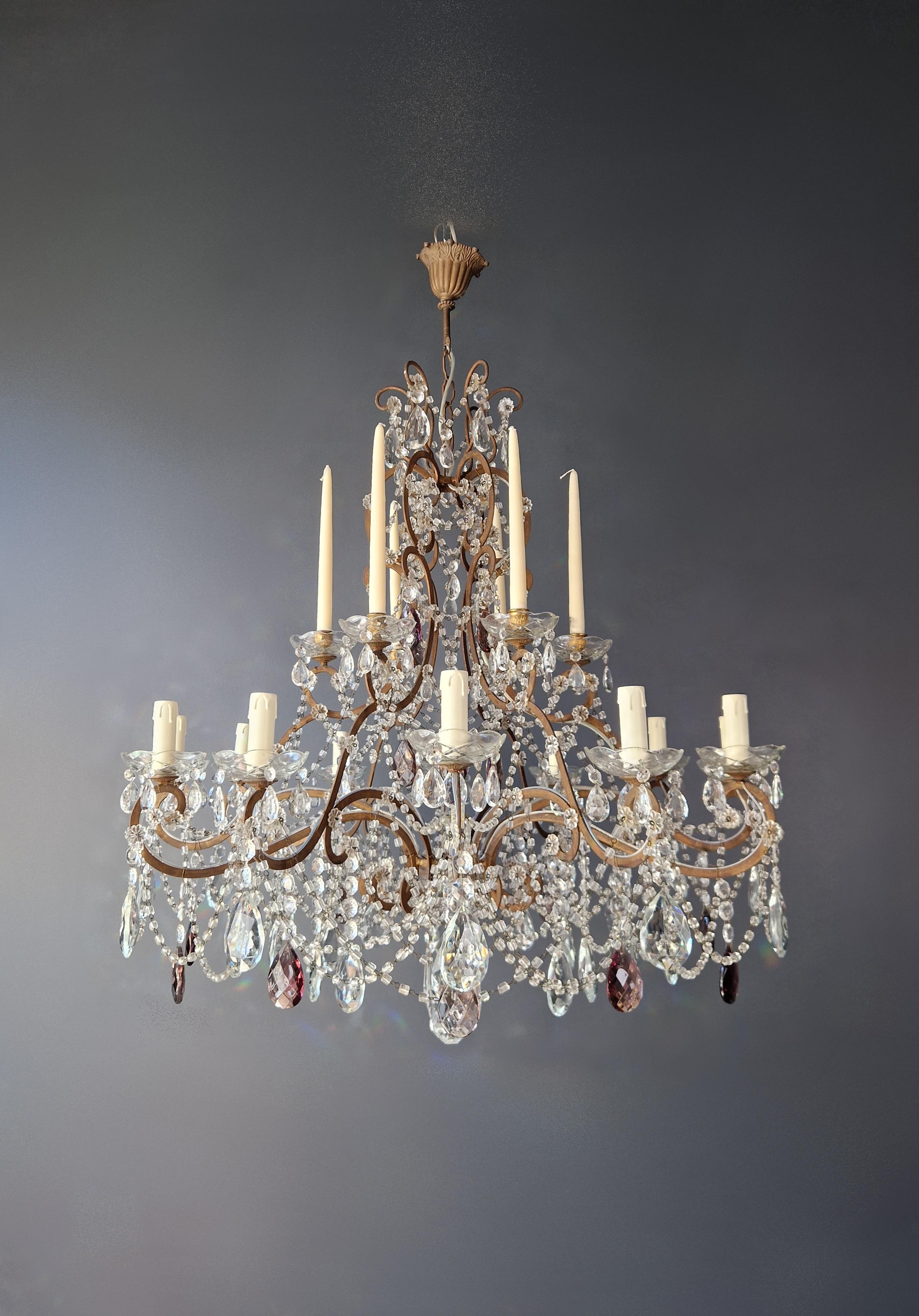 Restored Antique Chandelier: A Timeless Masterpiece Rediscovered in Berlin

Presenting an enchanting antique chandelier that has been meticulously restored in Berlin, reviving its timeless charm and elegance. With its electrical wiring adapted to
